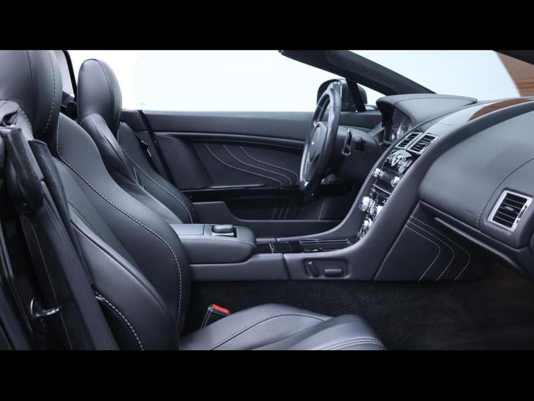 Aston-Martin V8 Vantage 4.7 S Roadster SP10 (2015) - Photo 22