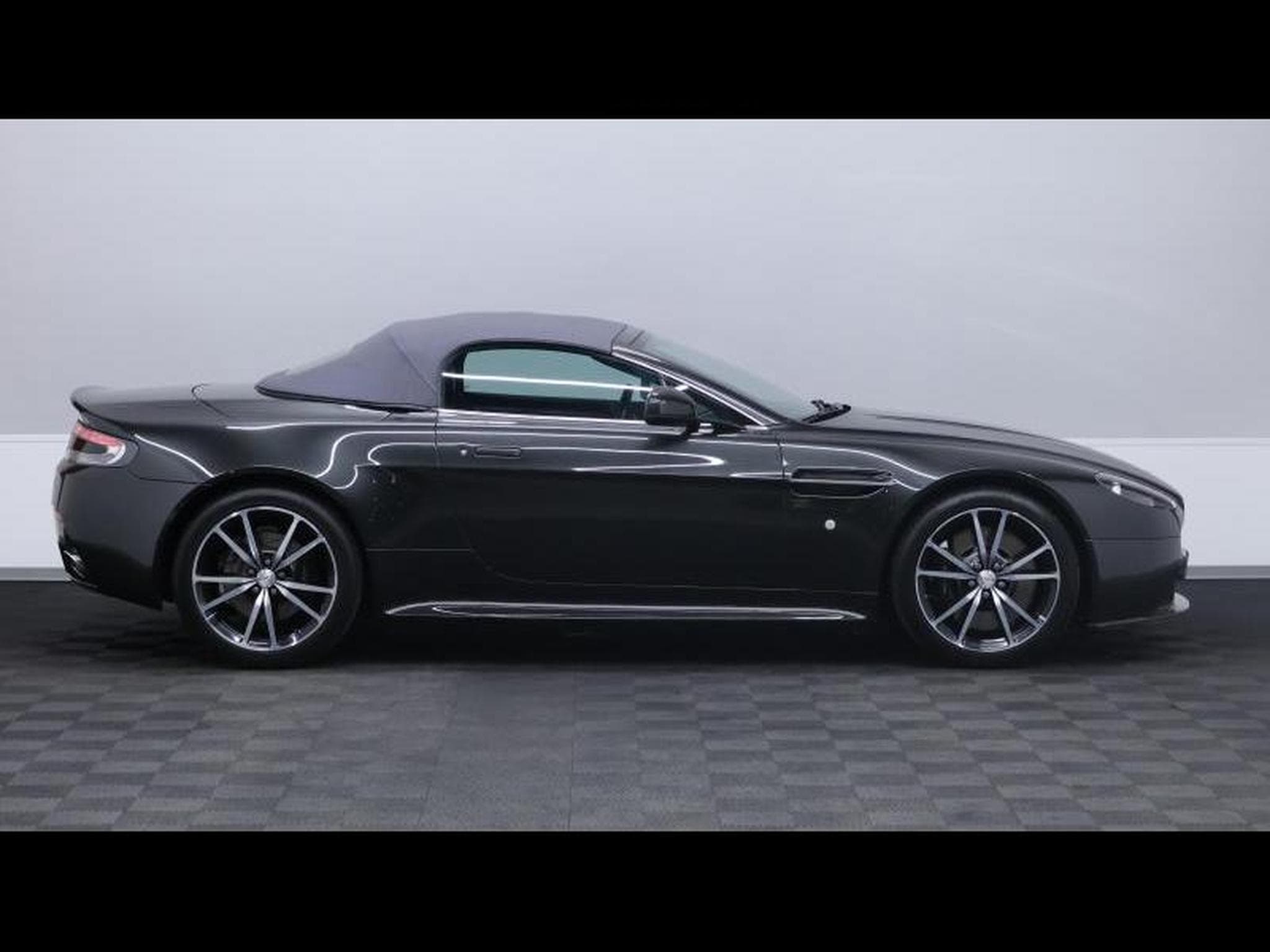 Aston-Martin V8 Vantage 4.7 S Roadster SP10 (2015) - Photo 6