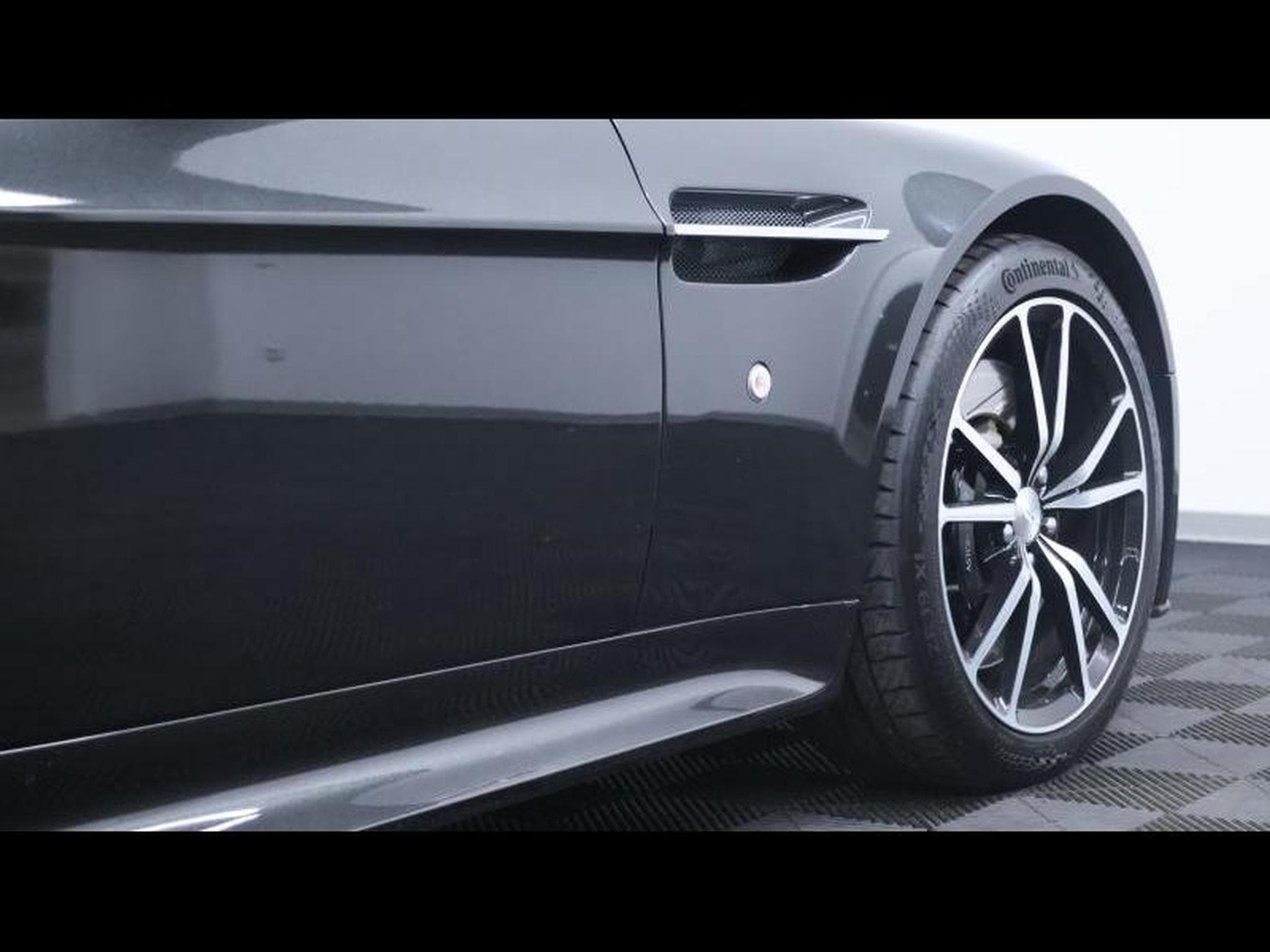 Aston-Martin V8 Vantage 4.7 S Roadster SP10 (2015) - Photo 9