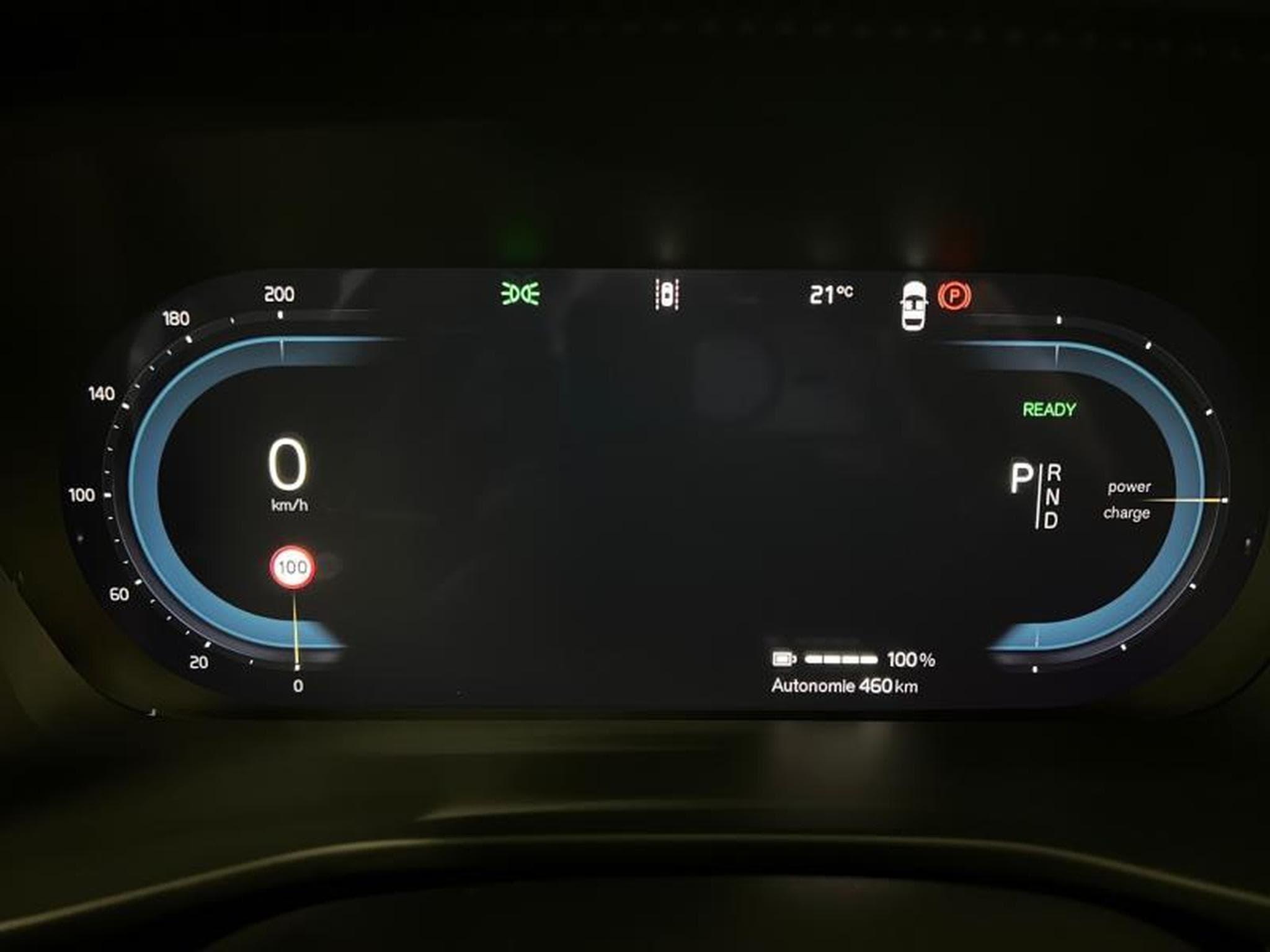 Volvo EX40 Black Edition Plus (2024) - Photo 13