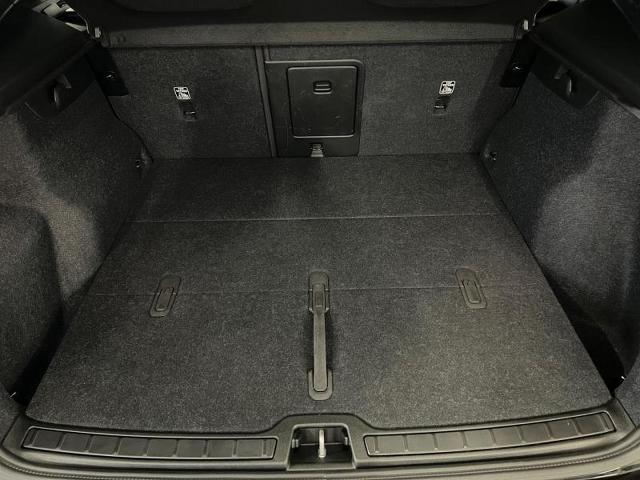 Volvo EX40 Black Edition Plus (2024) - Photo 21