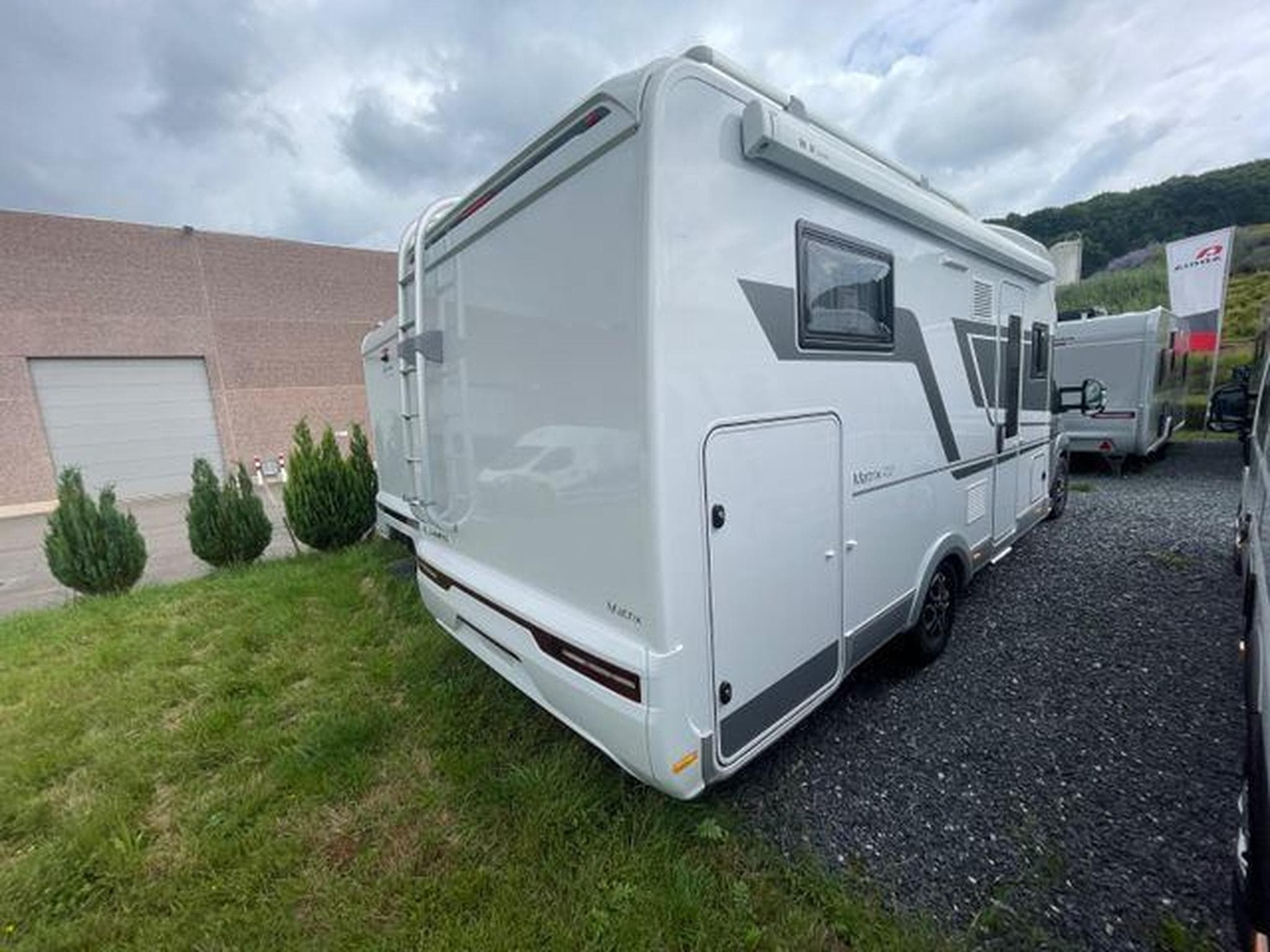 Adria Matrix Plus 670 DL 180 PS Automatik (2025) - Photo 2