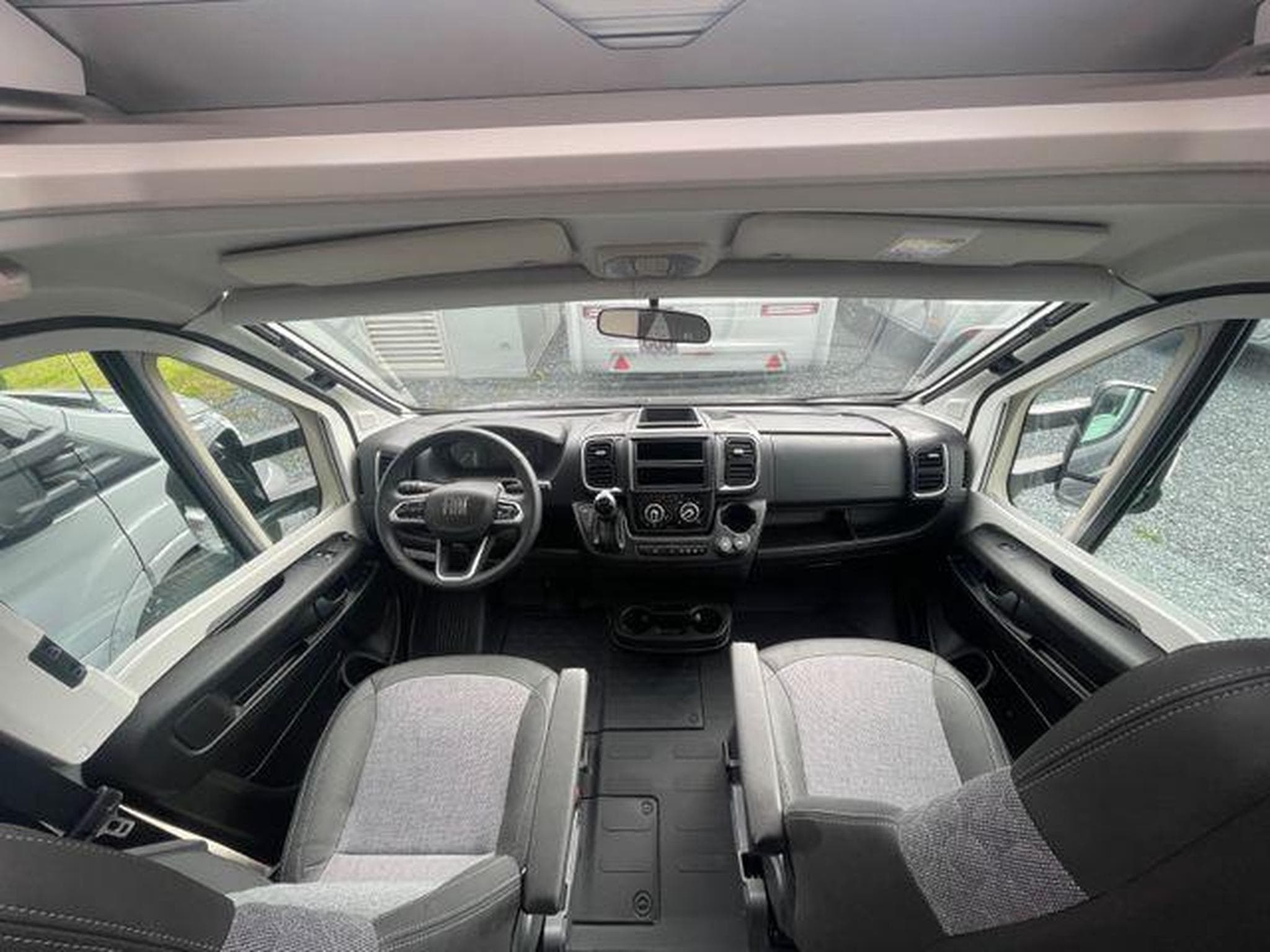 Adria Matrix Plus 670 DL 180 PS Automatik (2025) - Photo 4