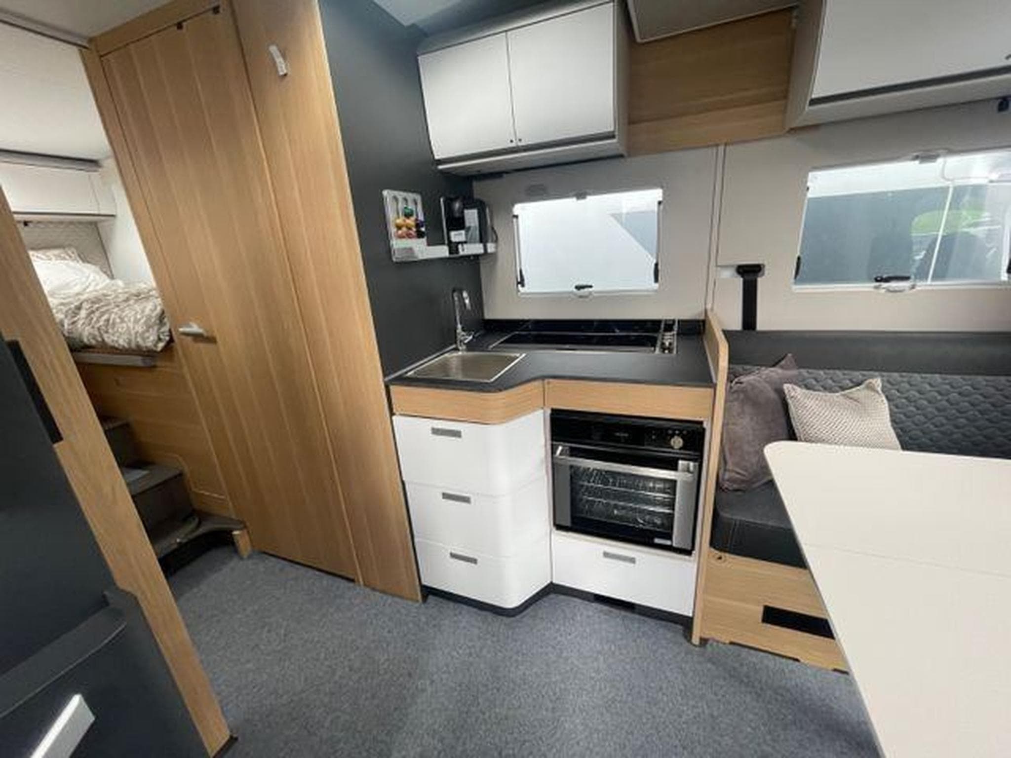 Adria Matrix Plus 670 DL 180 PS Automatik (2025) - Photo 6