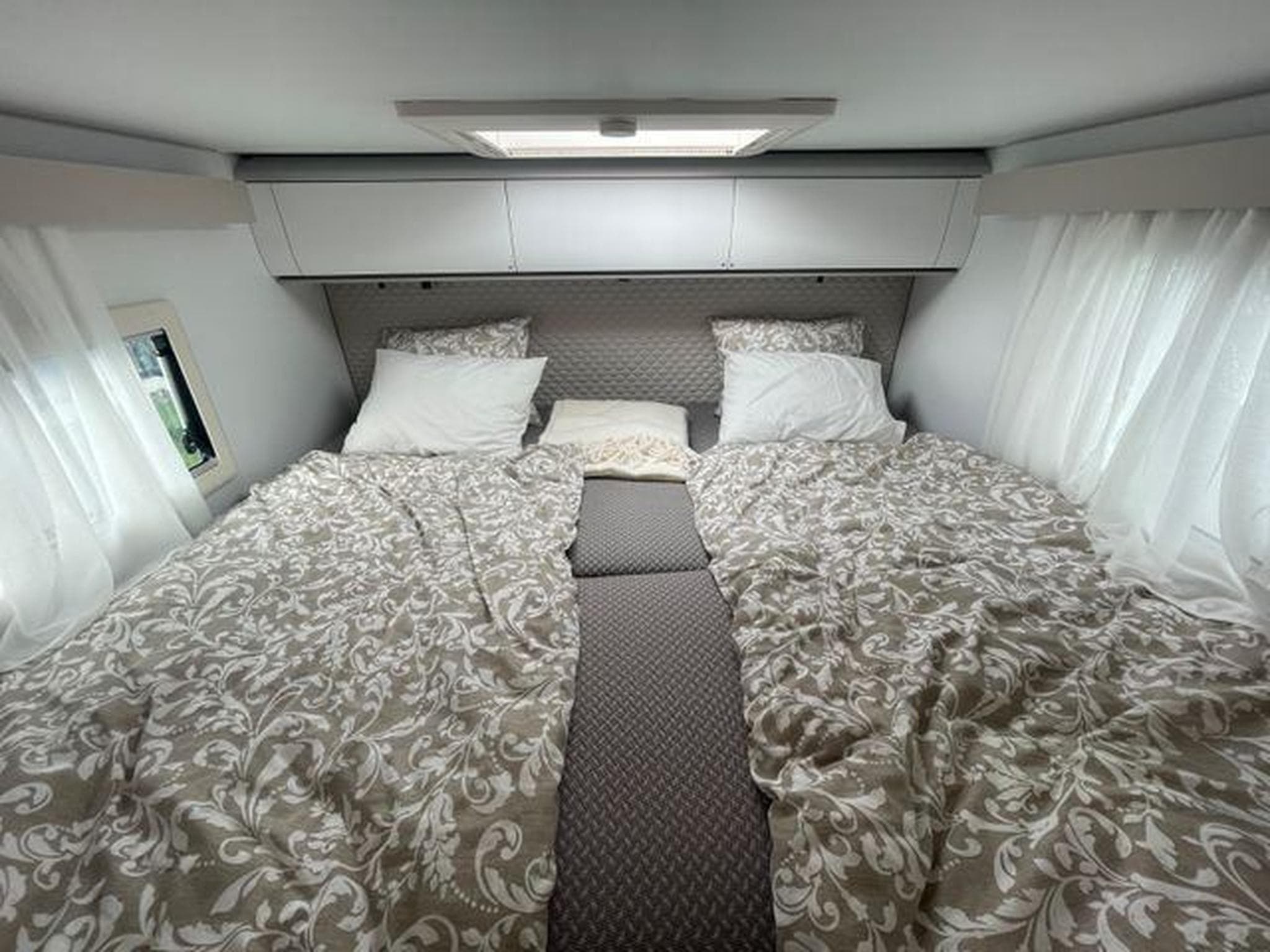 Adria Matrix Plus 670 DL 180 PS Automatik (2025) - Photo 8