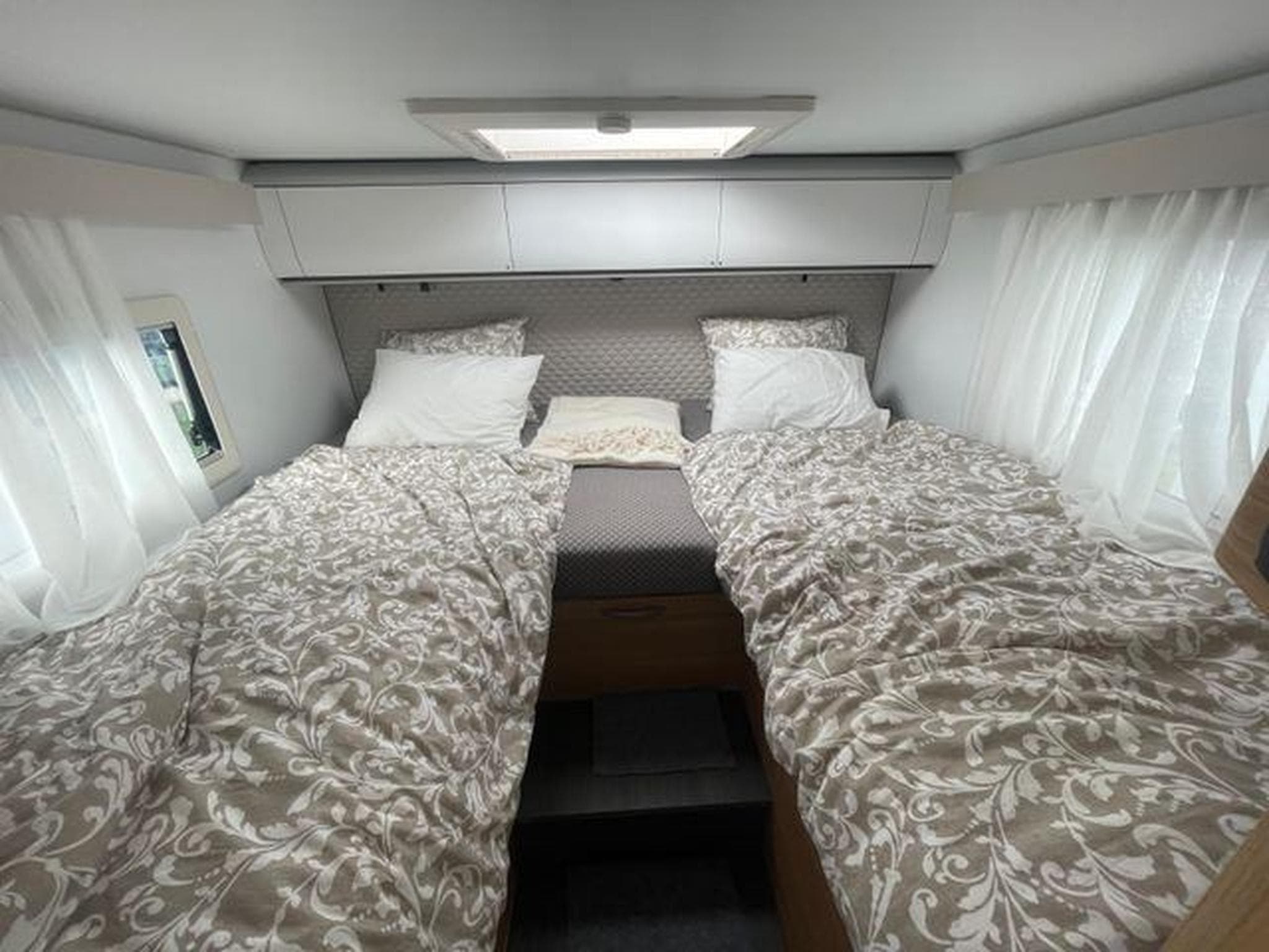 Adria Matrix Plus 670 DL 180 PS Automatik (2025) - Photo 9