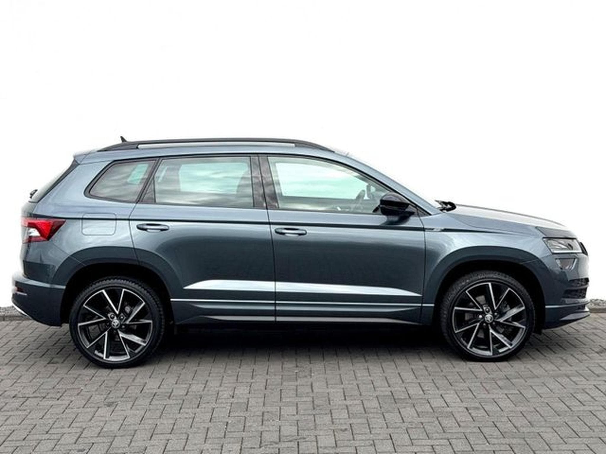 Skoda Karoq Karoq Sportline 1.5 TSI DSG / NAVI/LED/ACC/AHK/ (2021) - Foto 4