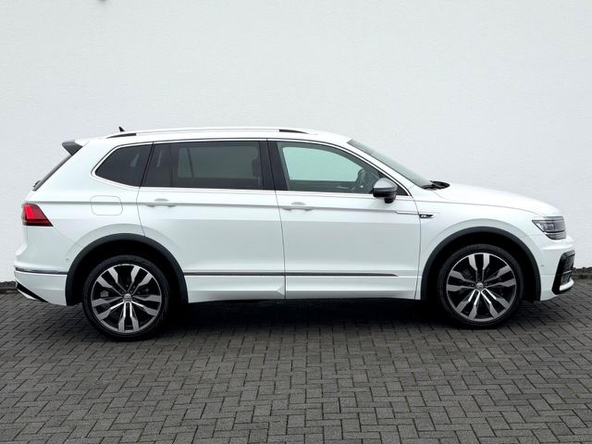 VW Tiguan Tiguan Allspace 3 x R Line 2.0 TSI DSG  4Motion (2020) - Photo 4