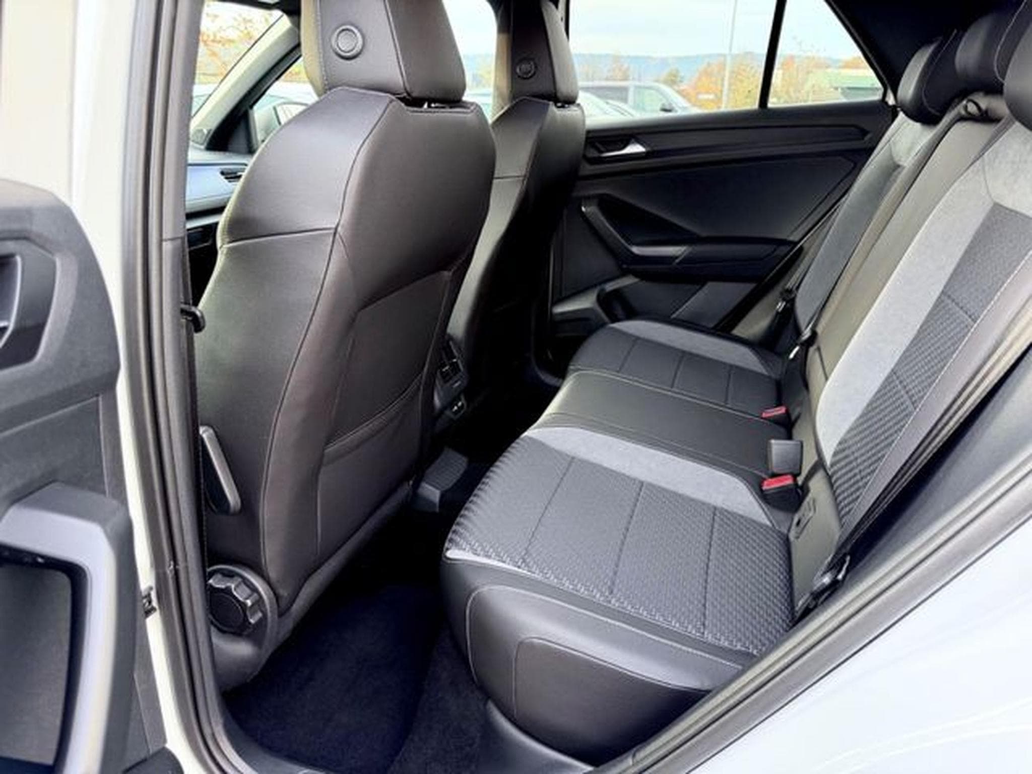 VW T-Roc T-Roc R  2.0 TSI DSG 4Motion /NAVI/LED/ACC/CAM/ (2022) - Foto 14