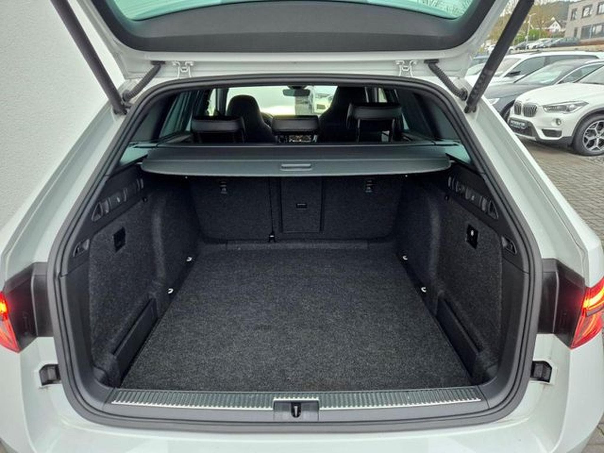 Skoda Superb Superb Combi Sportline 2.0 TSI DSG / / 1.HAND // (2022) - Foto 15