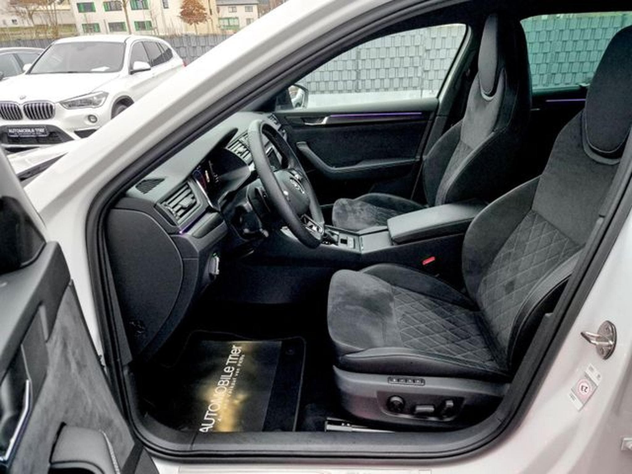 Skoda Superb Superb Combi Sportline 2.0 TSI DSG / / 1.HAND // (2022) - Foto 9