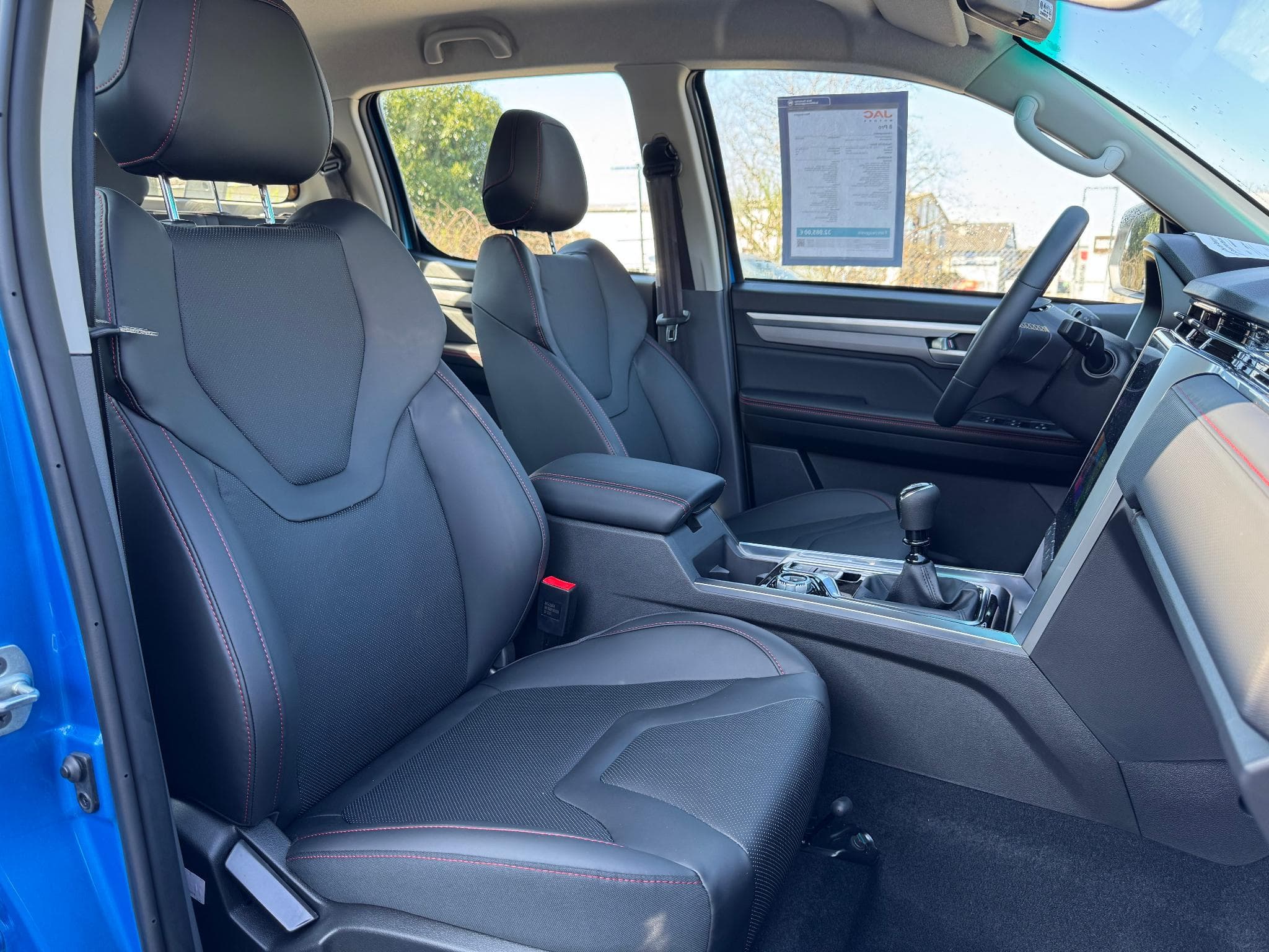 JAC 8 Pro 2,4L 4x4 3t AHL Pickup 360-Kamera (2025) - Photo 9