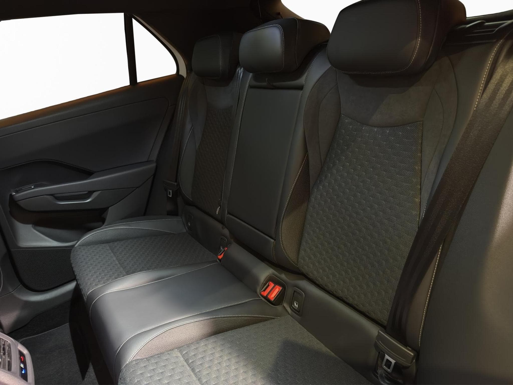 VW T-Roc R-LINE (2025) - Foto 16