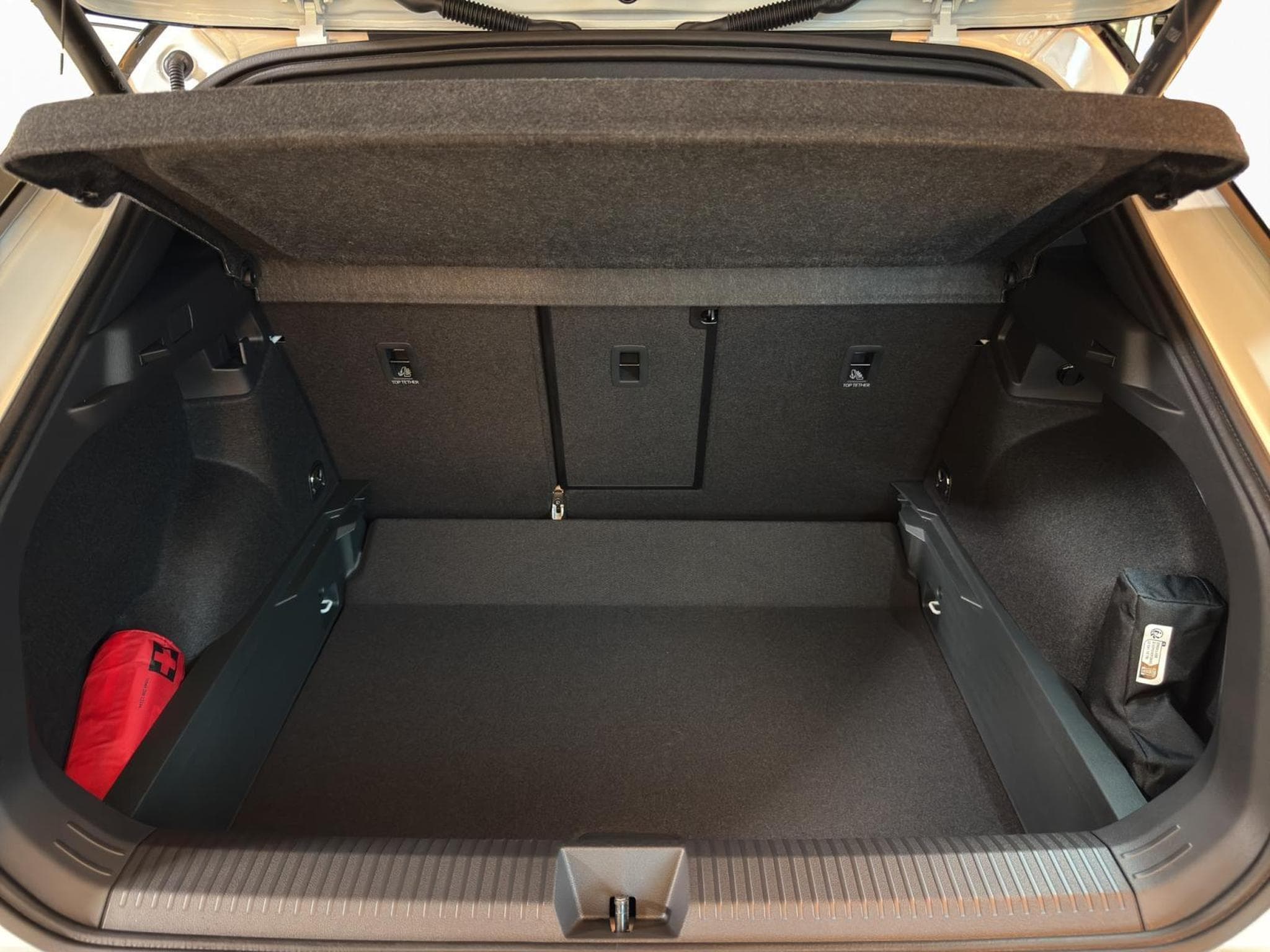 VW T-Roc R-LINE (2025) - Foto 17