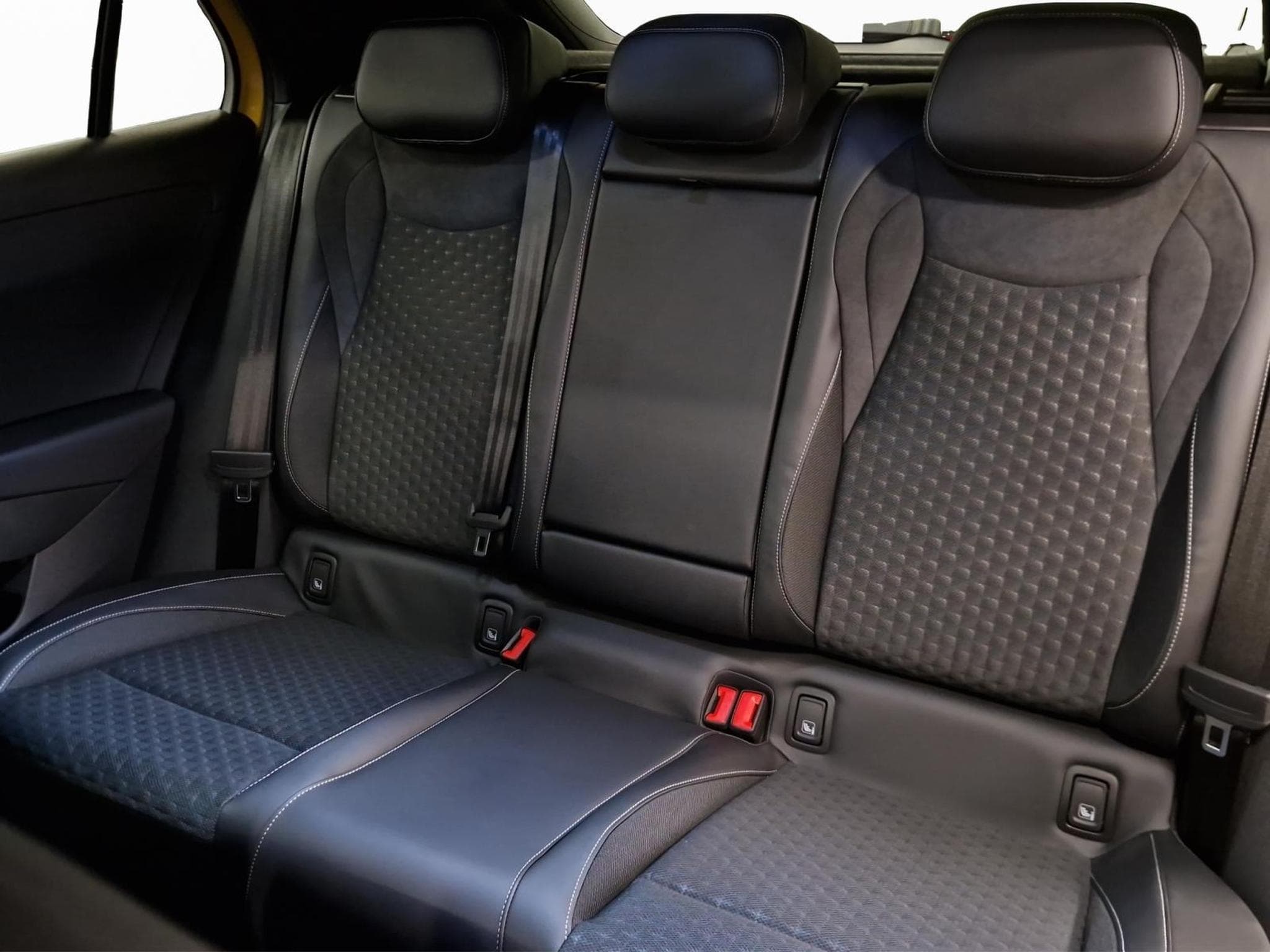 VW T-Roc R-LINE (2025) - Foto 16