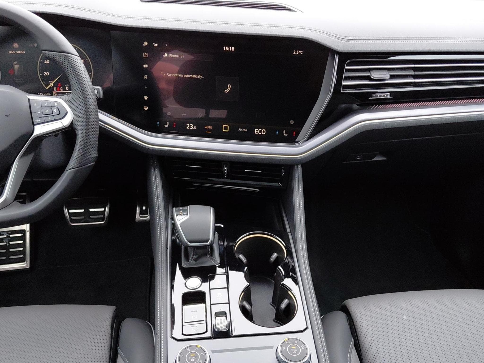 VW Touareg R-Line (2025) - Photo 12