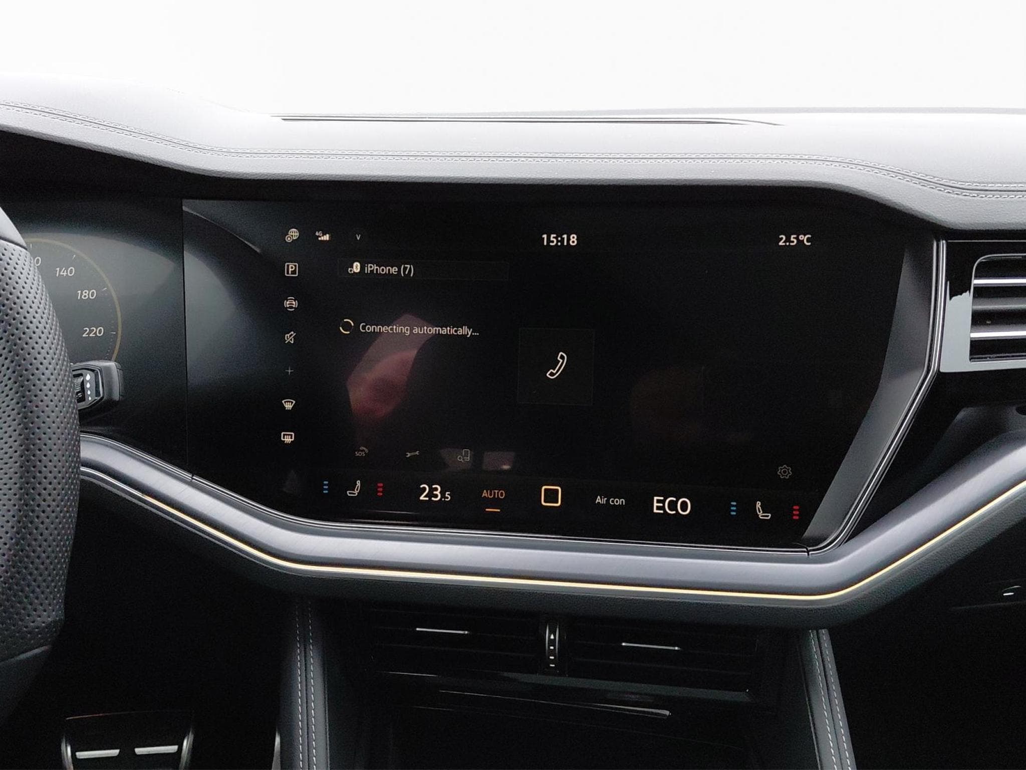 VW Touareg R-Line (2025) - Photo 13