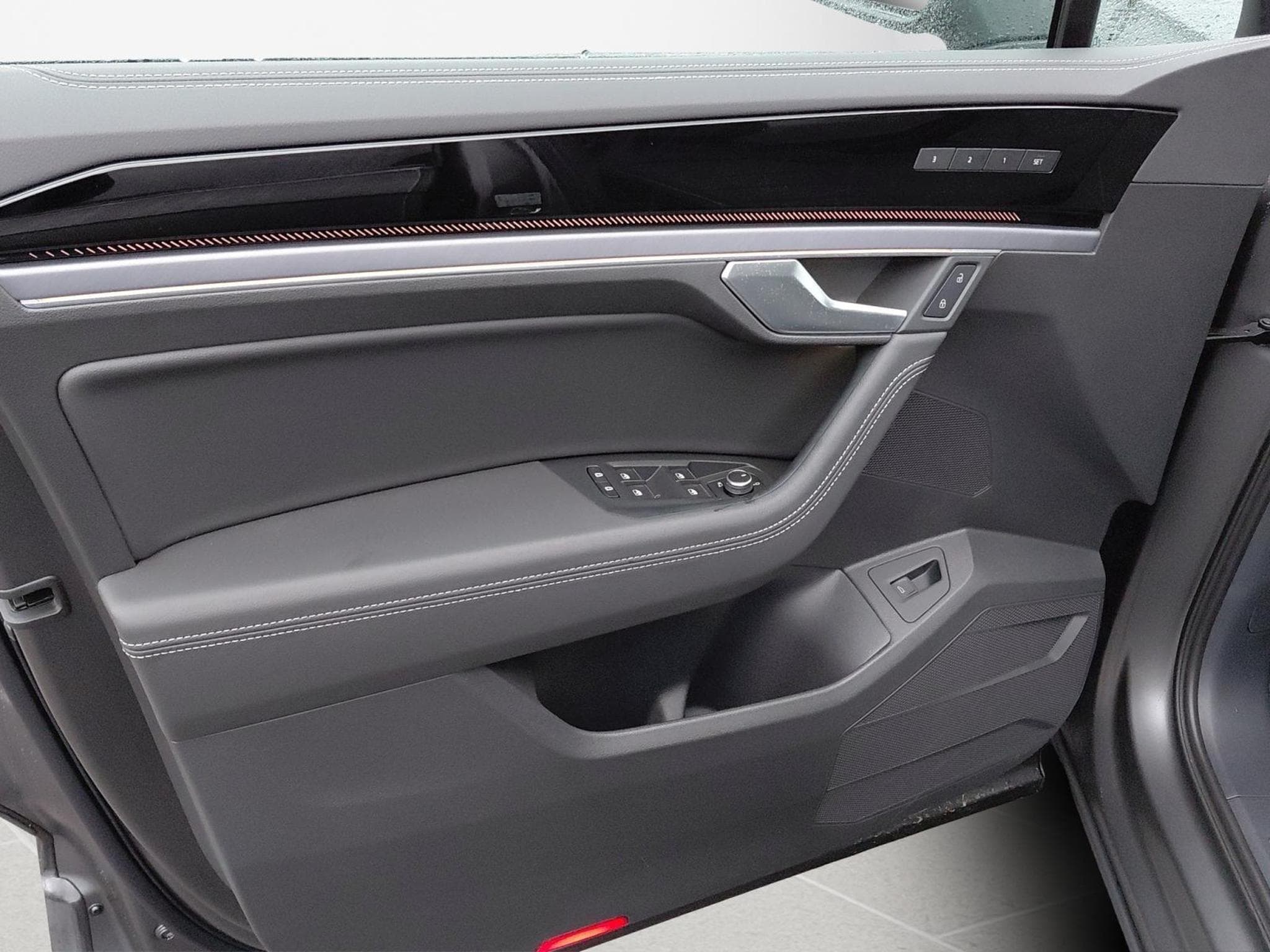 VW Touareg R-Line (2025) - Photo 14