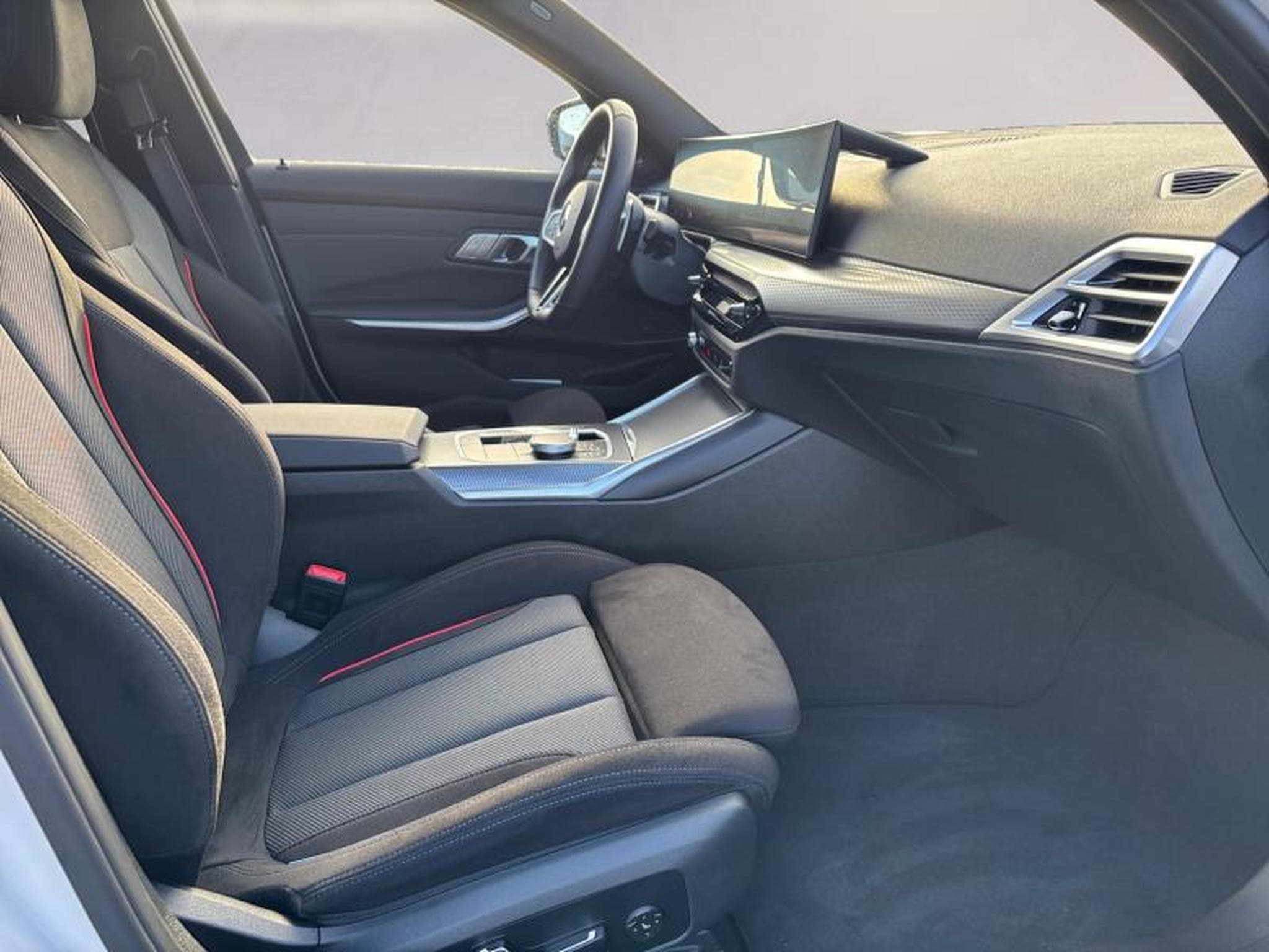 BMW 320 320i Touring Kit M Sport (2025) - Photo 10