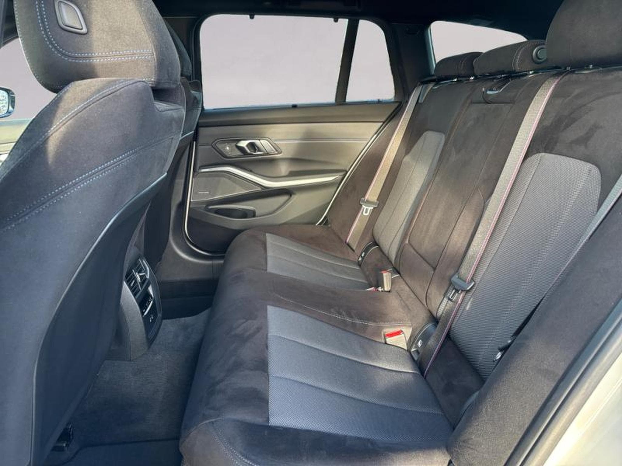 BMW 320 320i Touring Kit M Sport (2025) - Photo 12