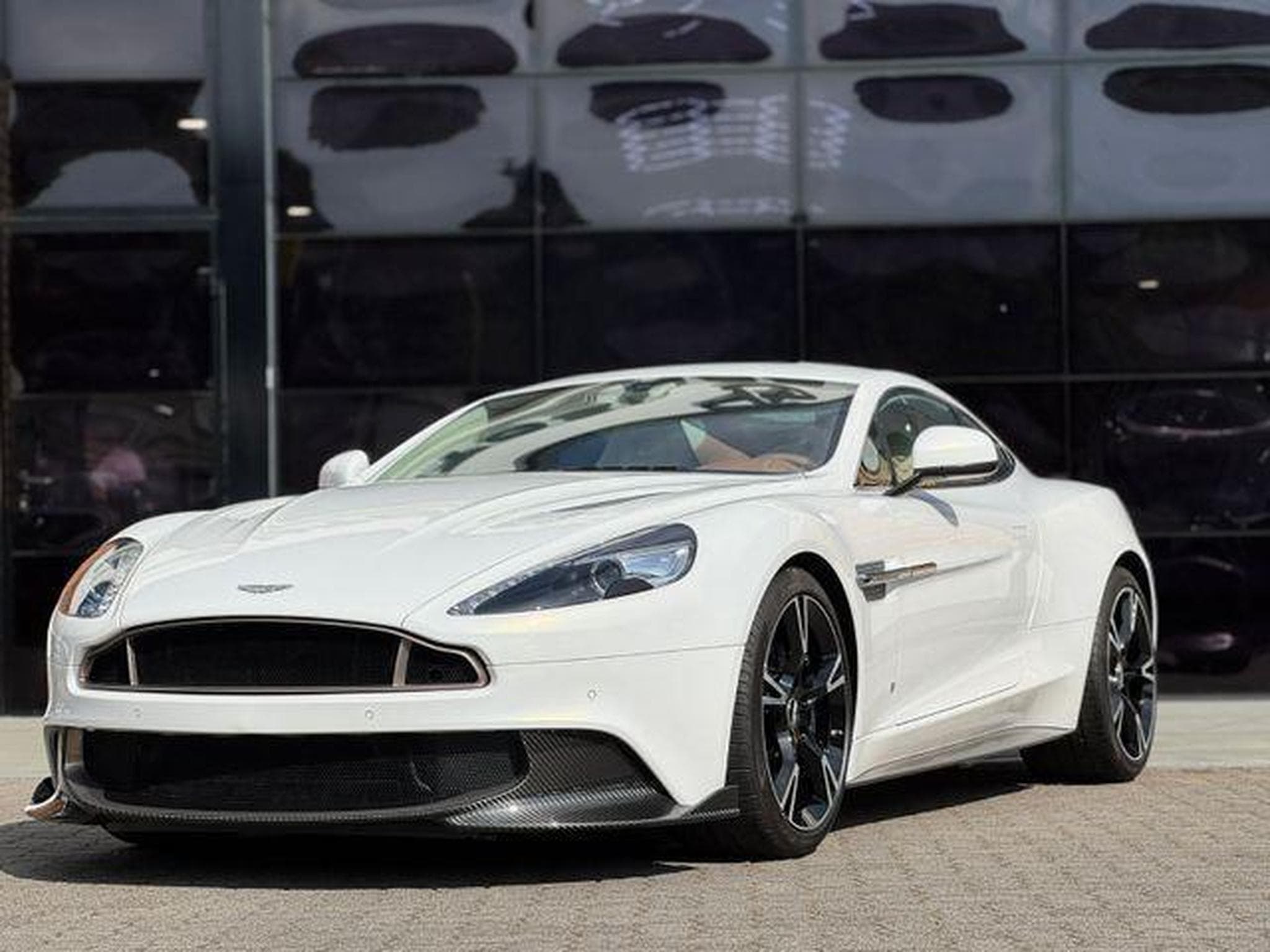 Aston-Martin Vanquish S  Serie limitée "PEARL" (2018) - Foto 1
