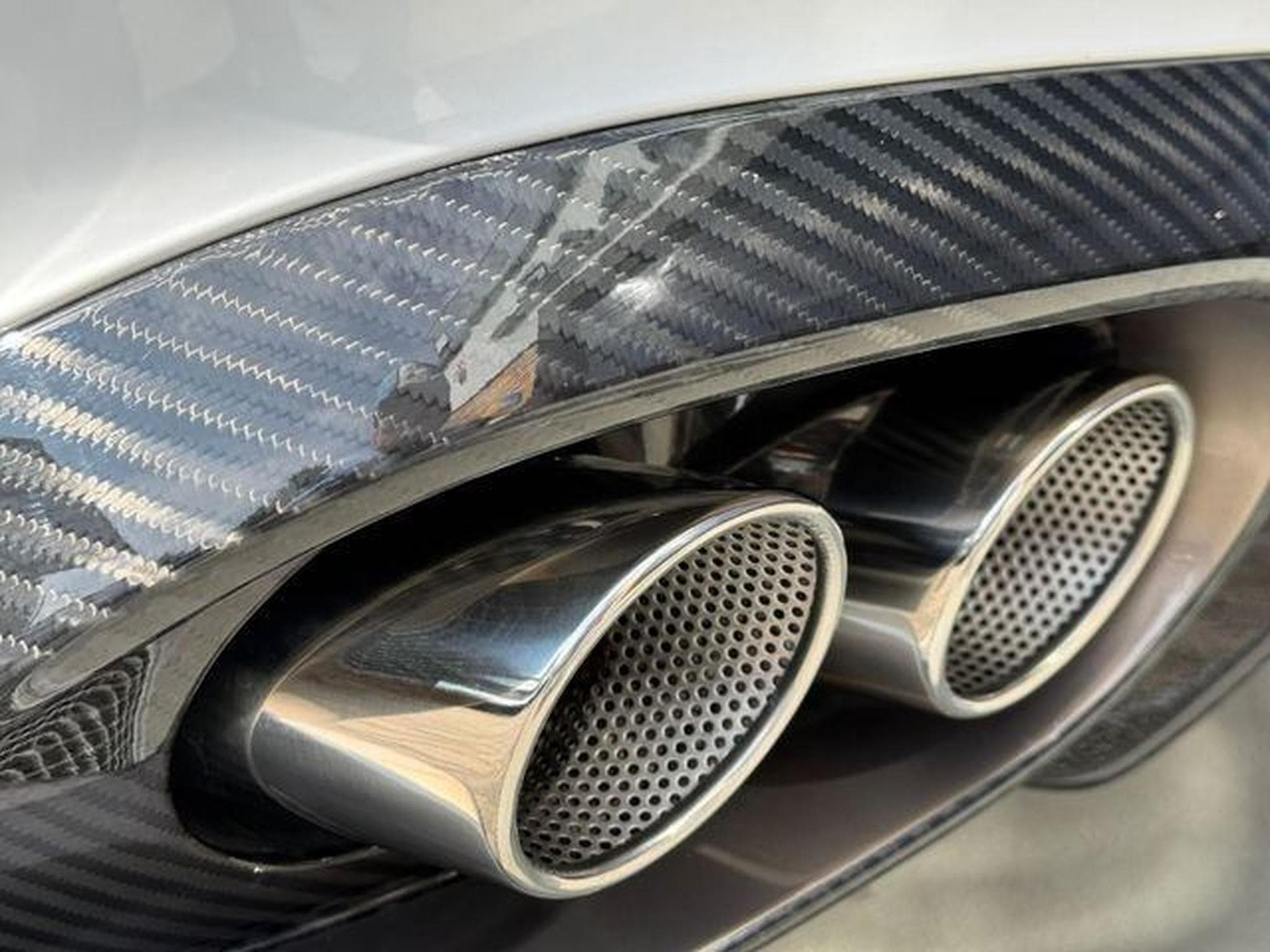 Aston-Martin Vanquish S  Serie limitée "PEARL" (2018) - Foto 7