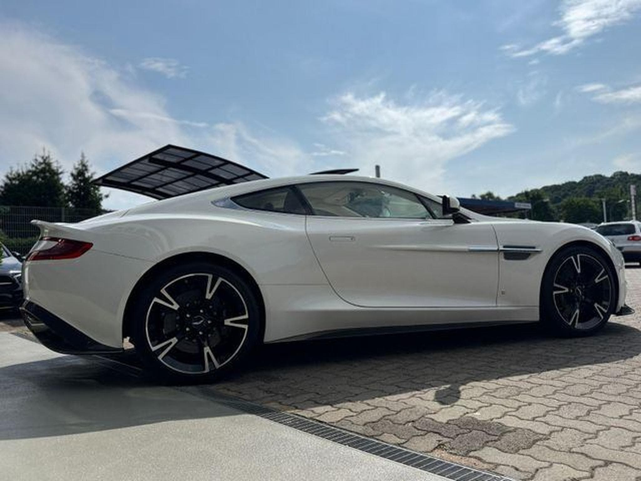 Aston-Martin Vanquish S  Serie limitée "PEARL" (2018) - Foto 9