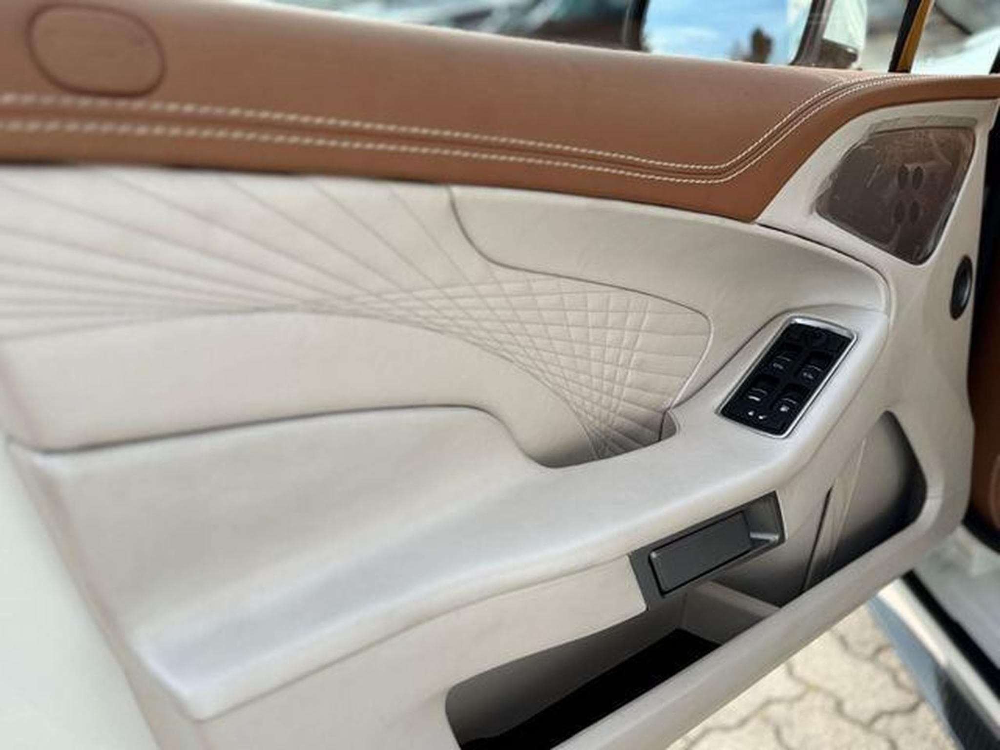 Aston-Martin Vanquish S  Serie limitée "PEARL" (2018) - Foto 10