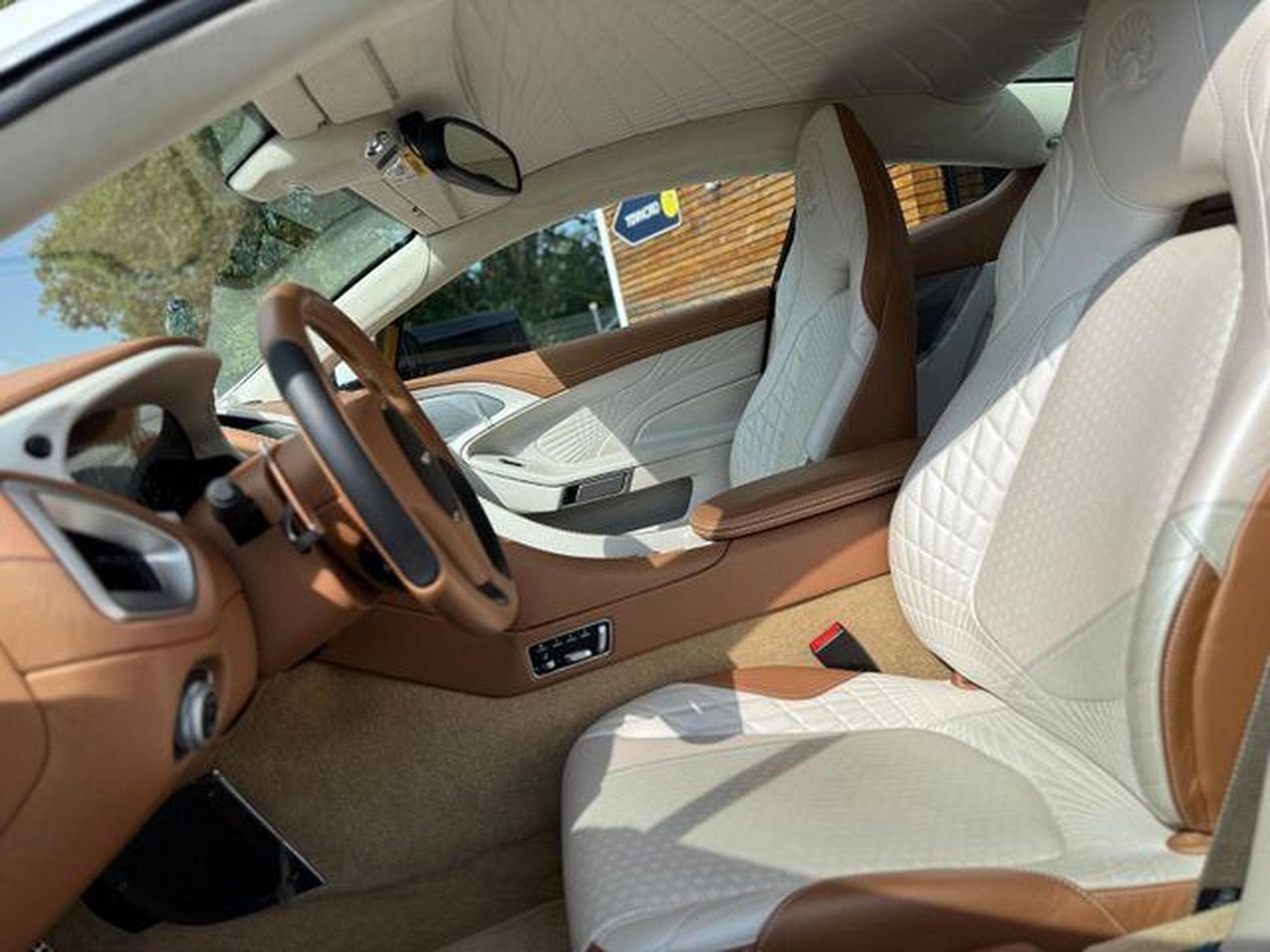 Aston-Martin Vanquish S  Serie limitée "PEARL" (2018) - Foto 12