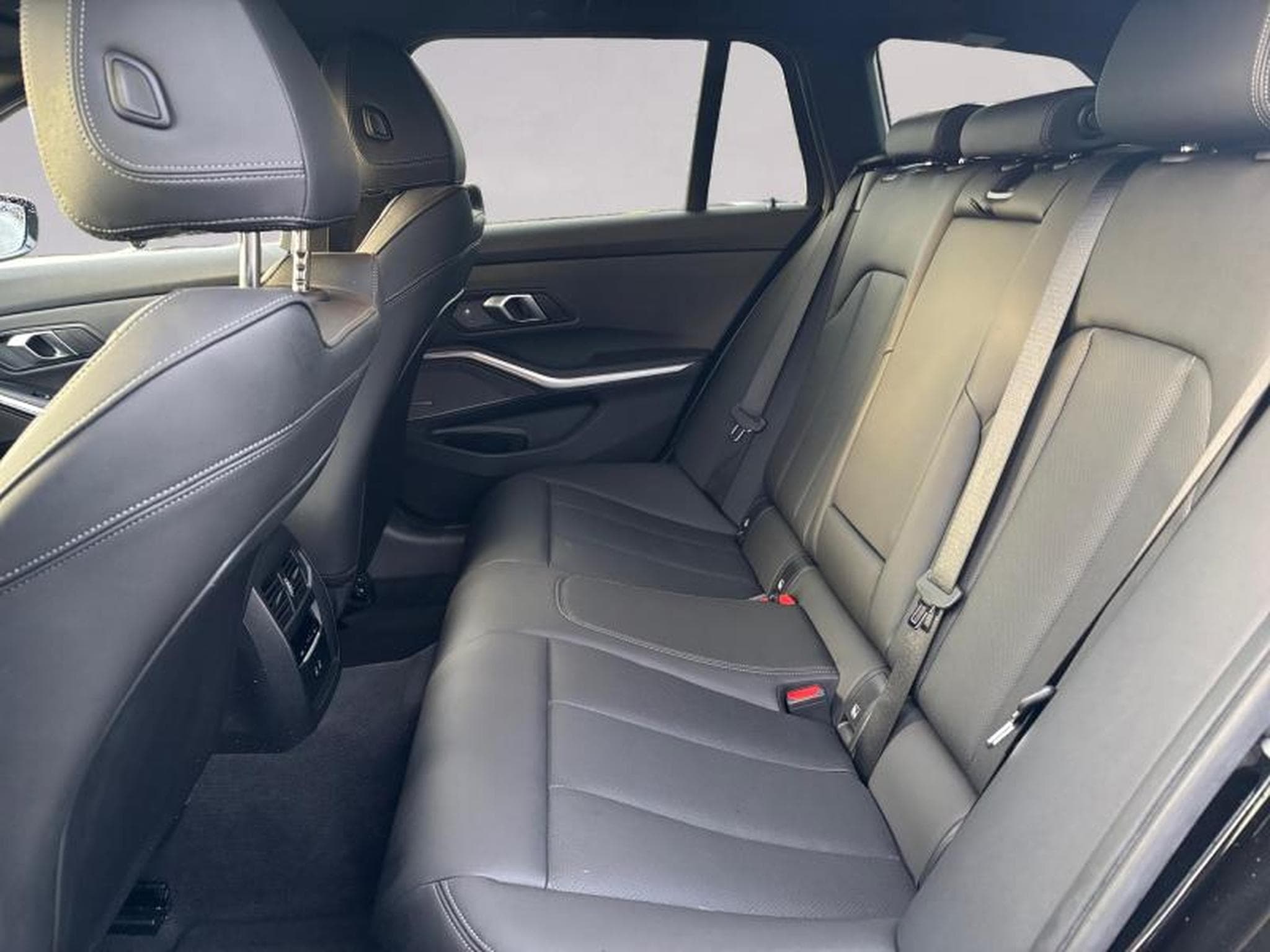 BMW 318 318i Touring Kit M Sport (2025) - Photo 12