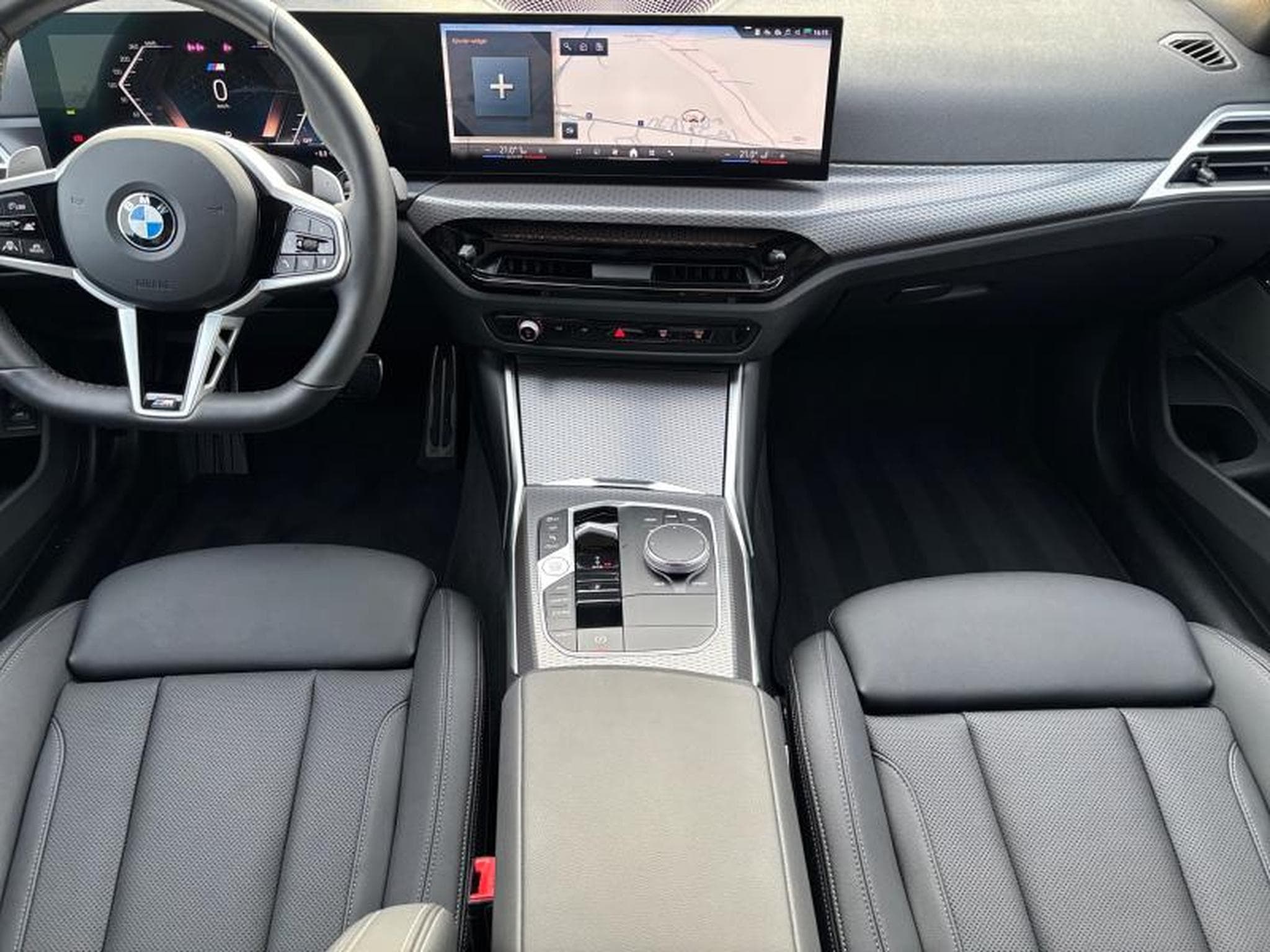 BMW 318 318i Touring Kit M Sport (2025) - Photo 6