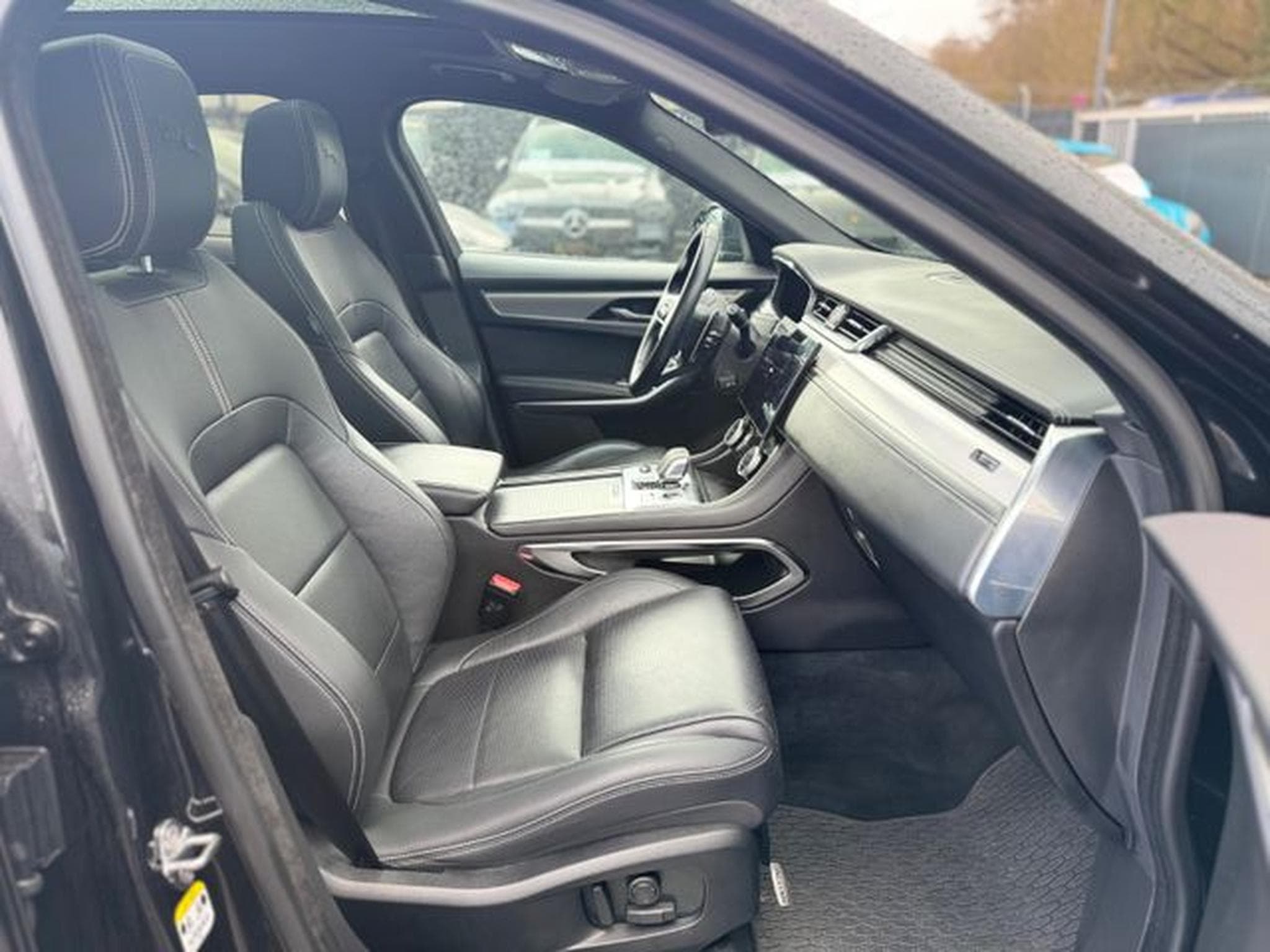 Jaguar F-Pace F-PACE R-DYNAMIC AWD*AUT*1.HD*PANO*LED*EL.AHK* (2023) - Foto 15