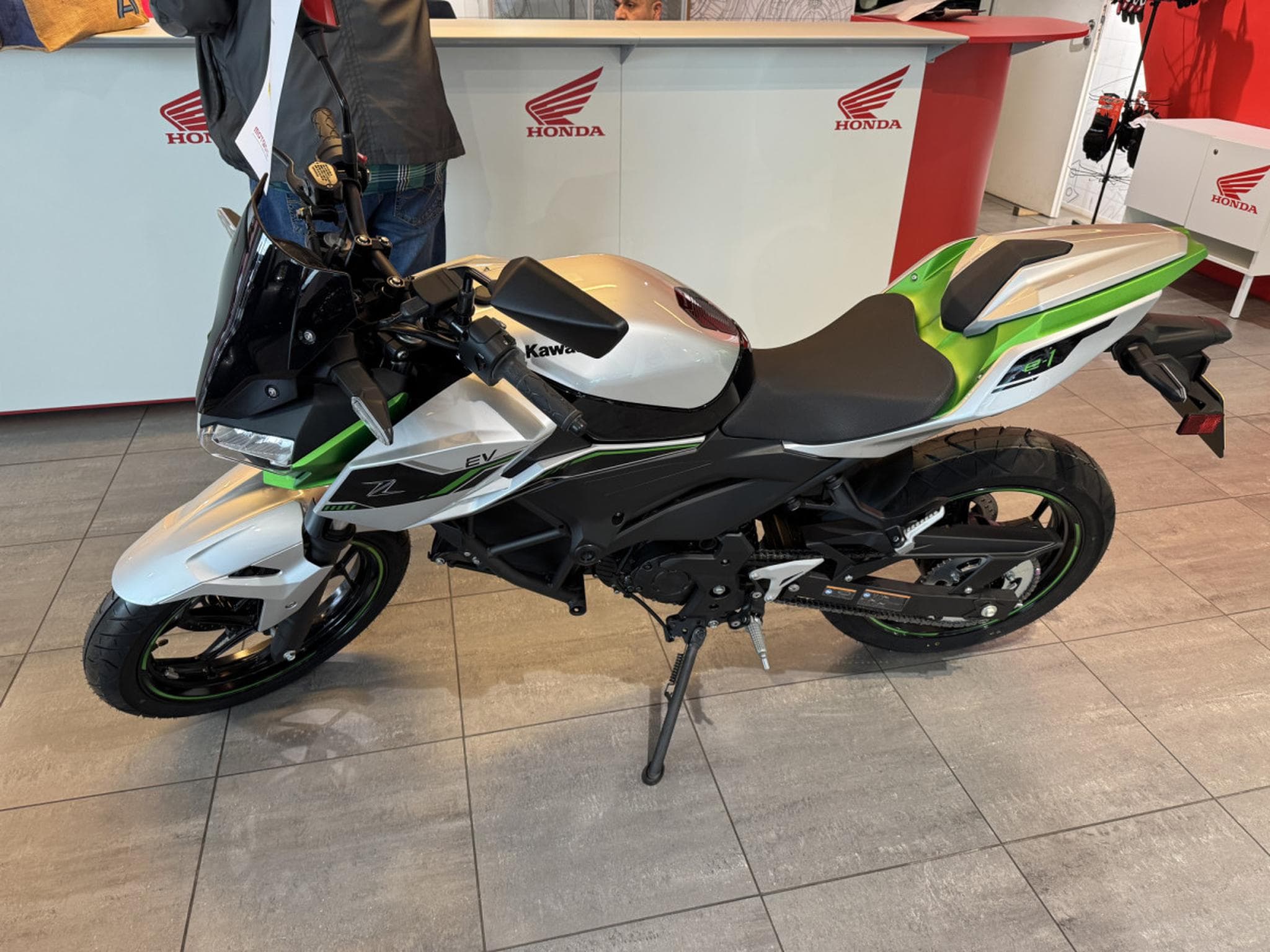 Kawasaki Z 1 (2024) - Photo 2