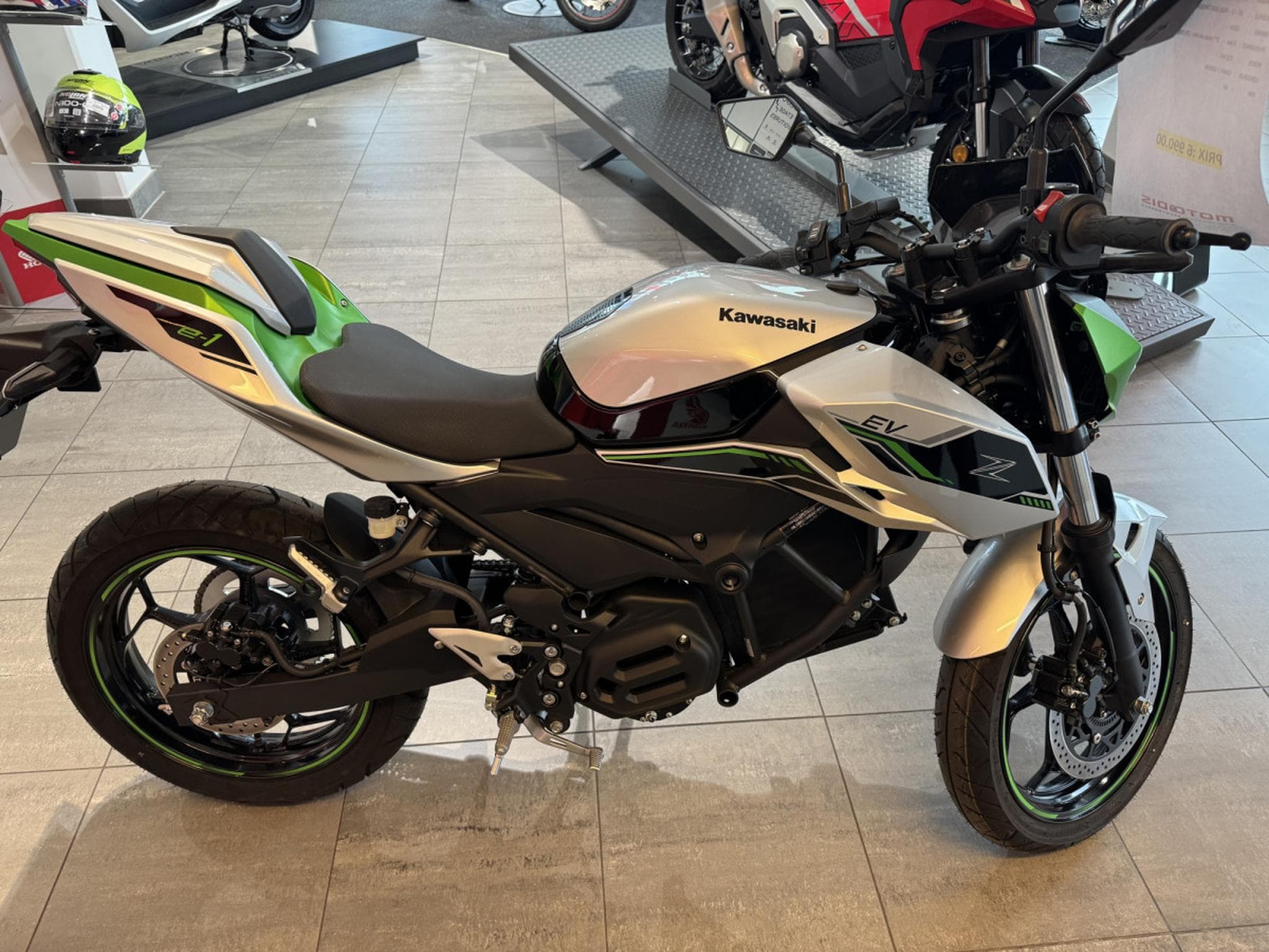 Kawasaki Z 1 (2024) - Photo 4