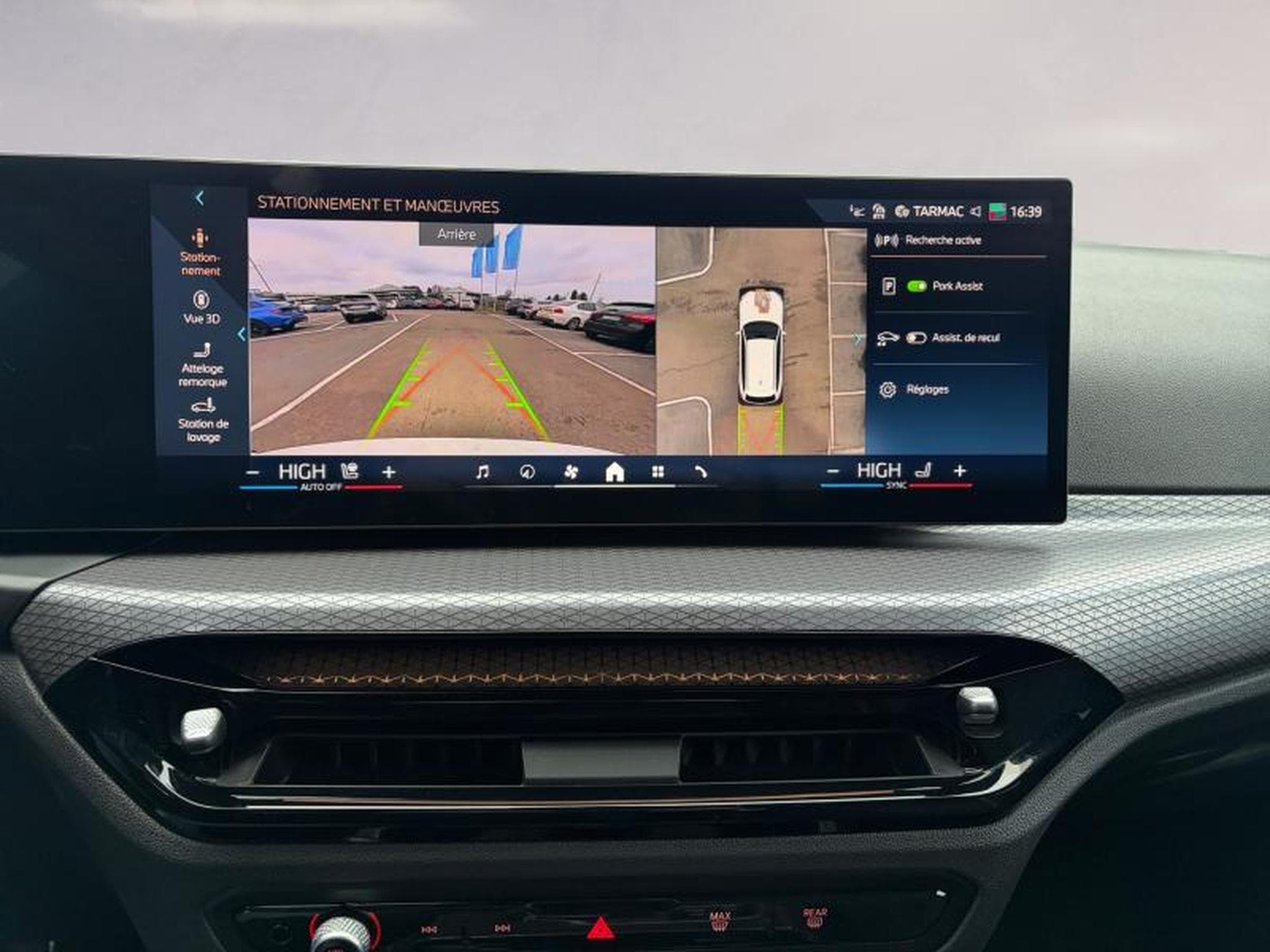 BMW 318 318i Touring Kit M Sport (2025) - Photo 10