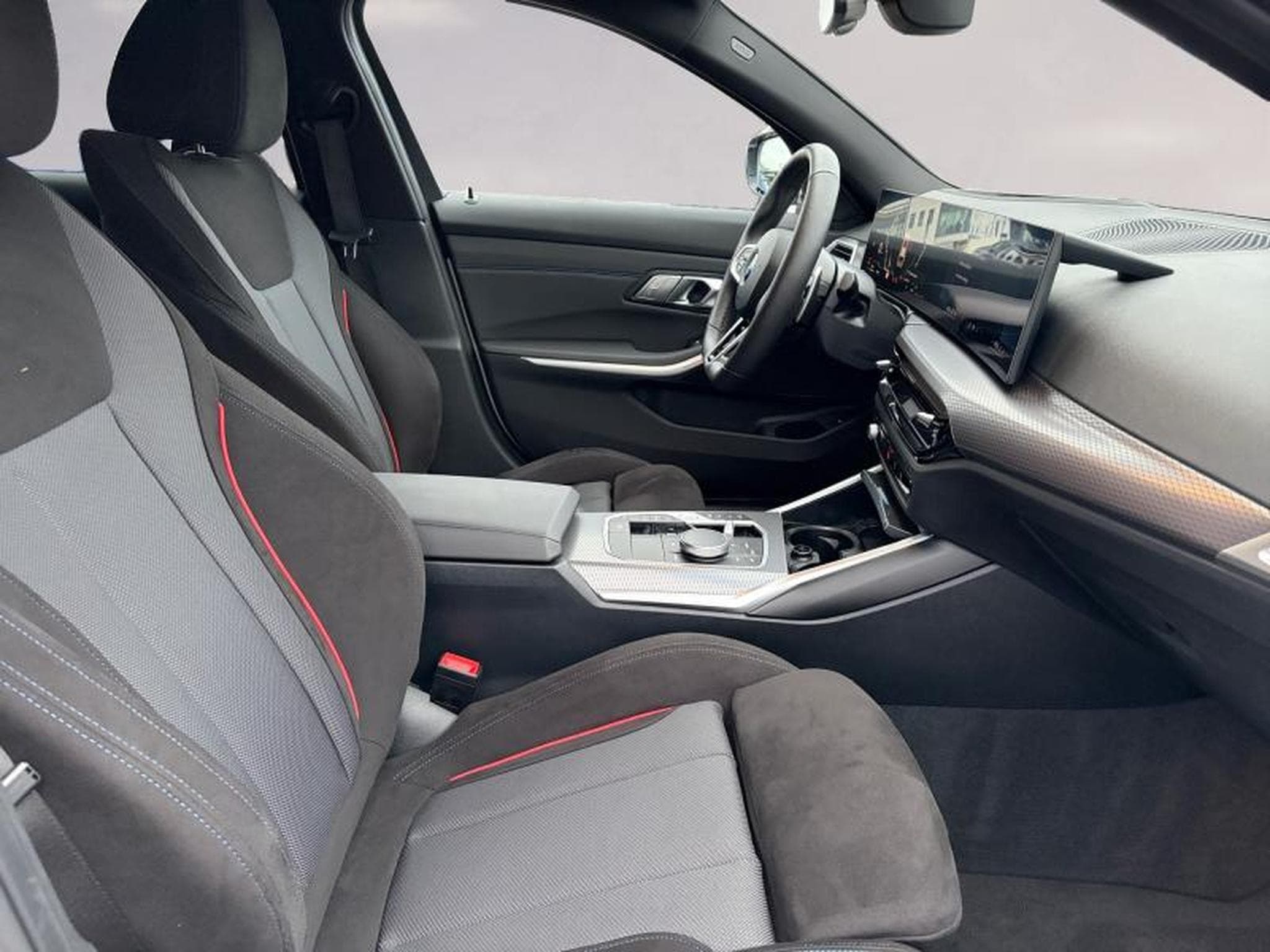 BMW 318 318i Touring Kit M Sport (2025) - Photo 11