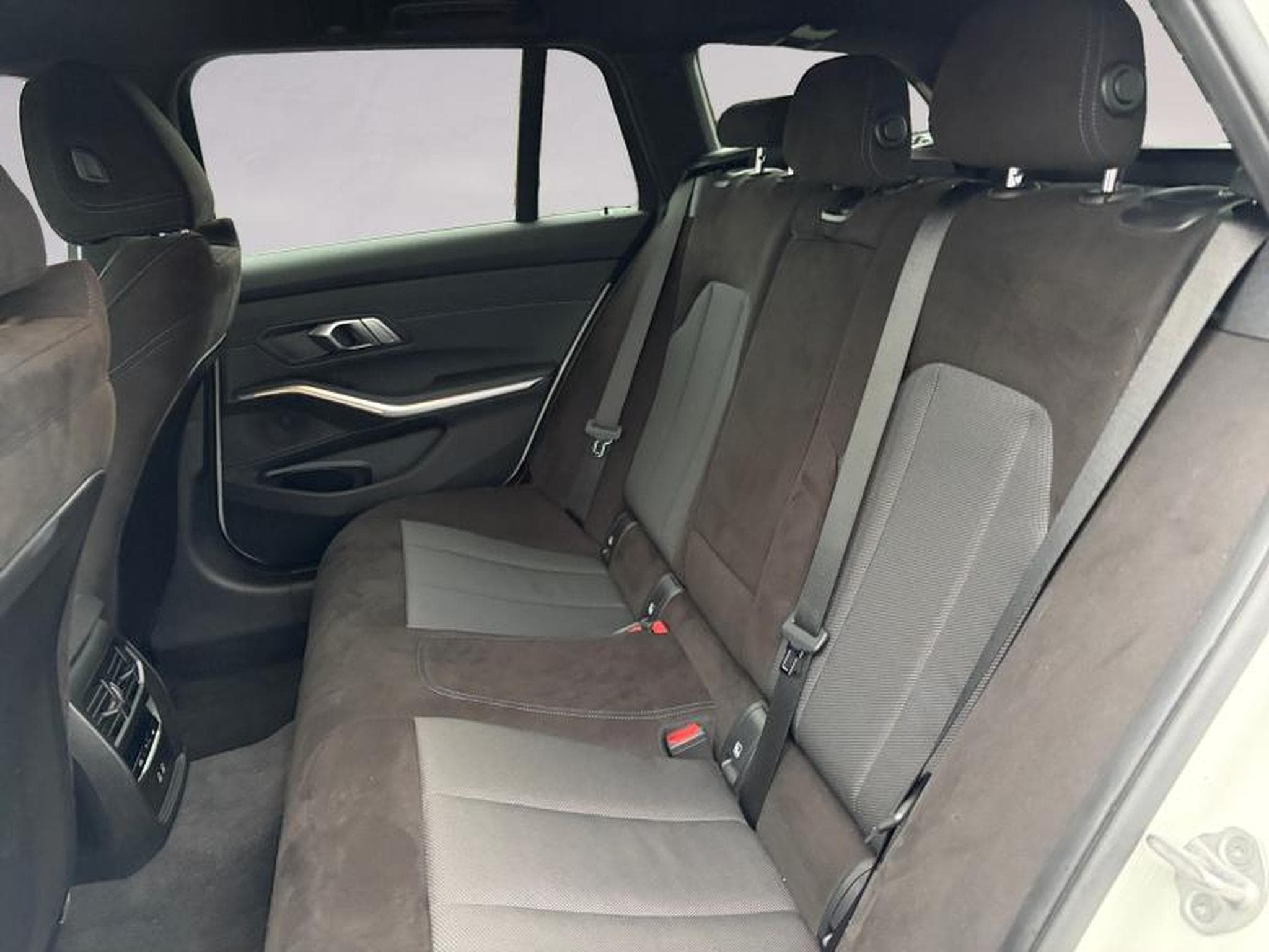 BMW 318 318i Touring Kit M Sport (2025) - Photo 12