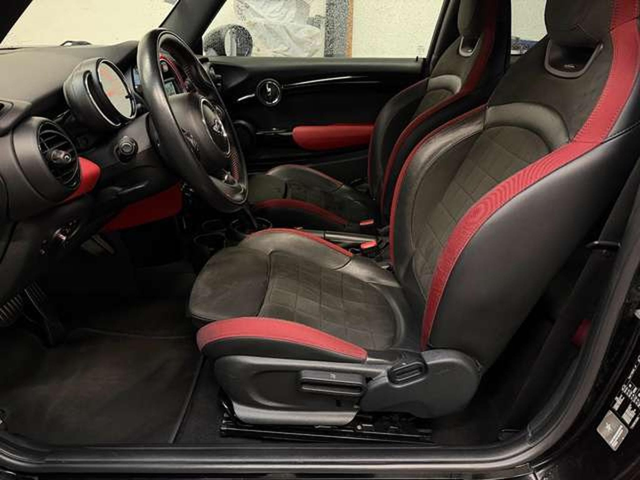 MINI Cooper COOPER 1.5 136 JCW (2018) - Photo 10