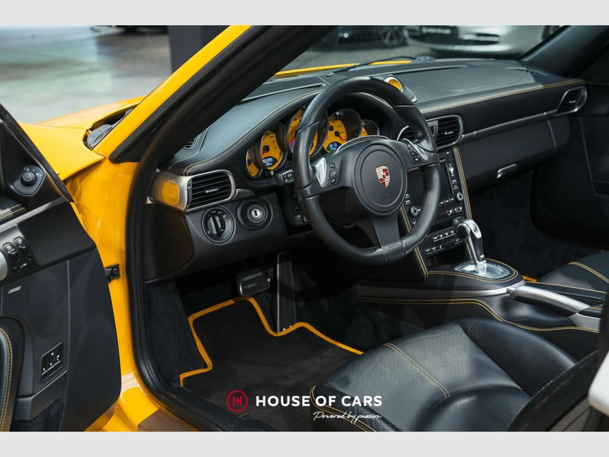 Porsche 911 997.2 Turbo S Cab. PDK - Speed Yellow - 1 of 301 (2011) - Photo 11