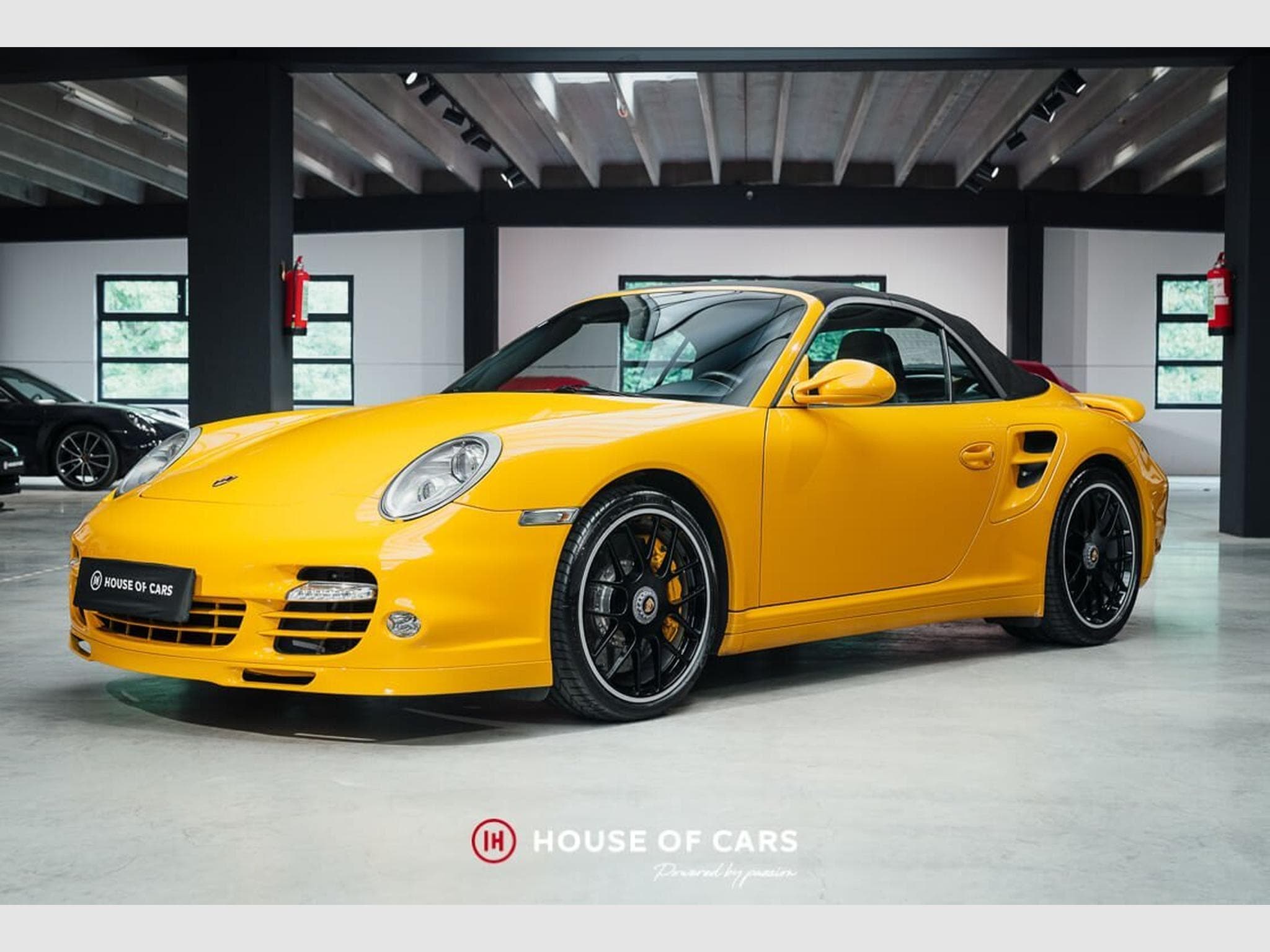 Porsche 911 997.2 Turbo S Cab. PDK - Speed Yellow - 1 of 301 (2011) - Photo 2