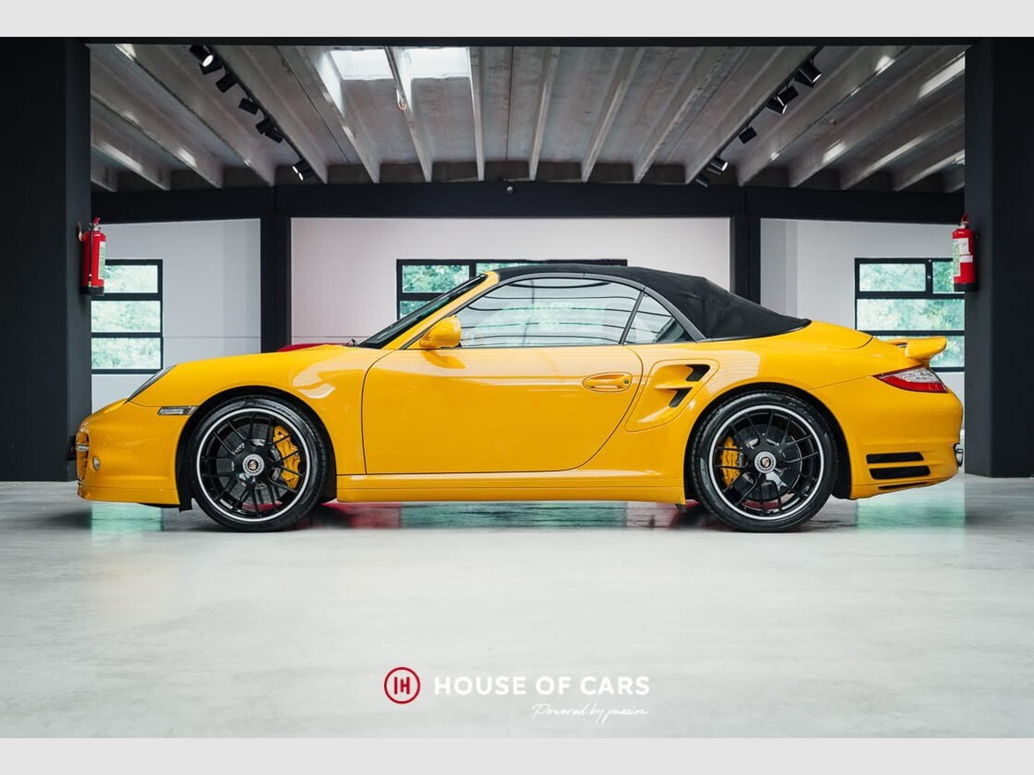 Porsche 911 997.2 Turbo S Cab. PDK - Speed Yellow - 1 of 301 (2011) - Photo 10