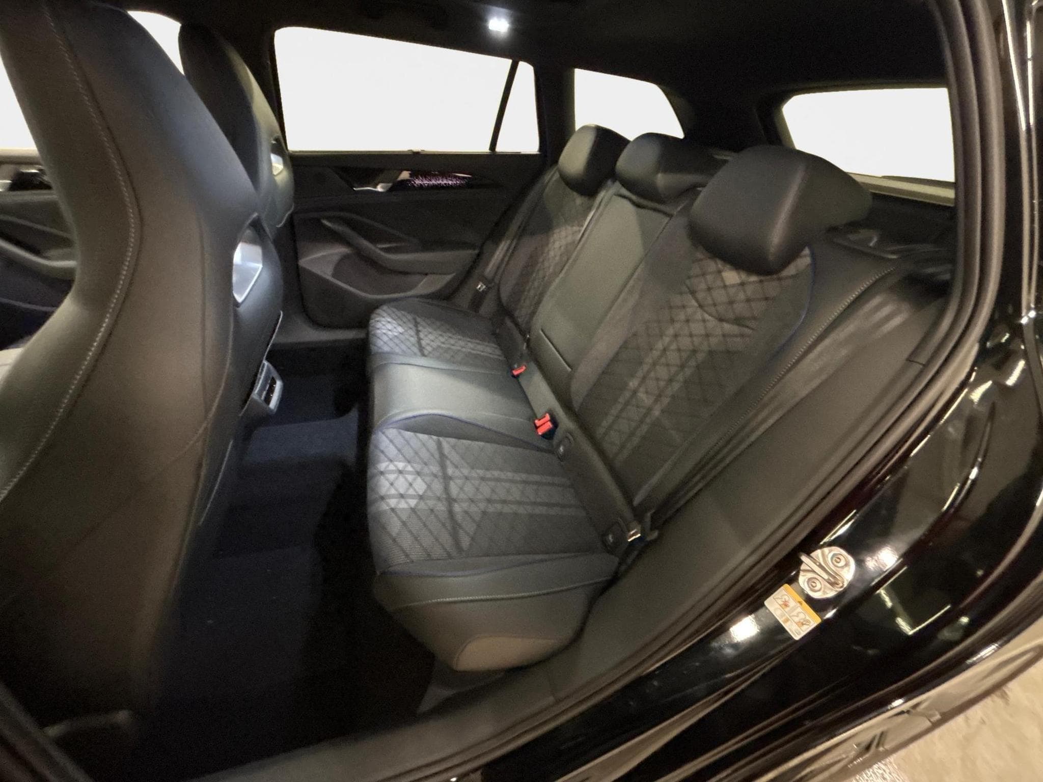 VW Passat Variant R-Line (2026) - Foto 20