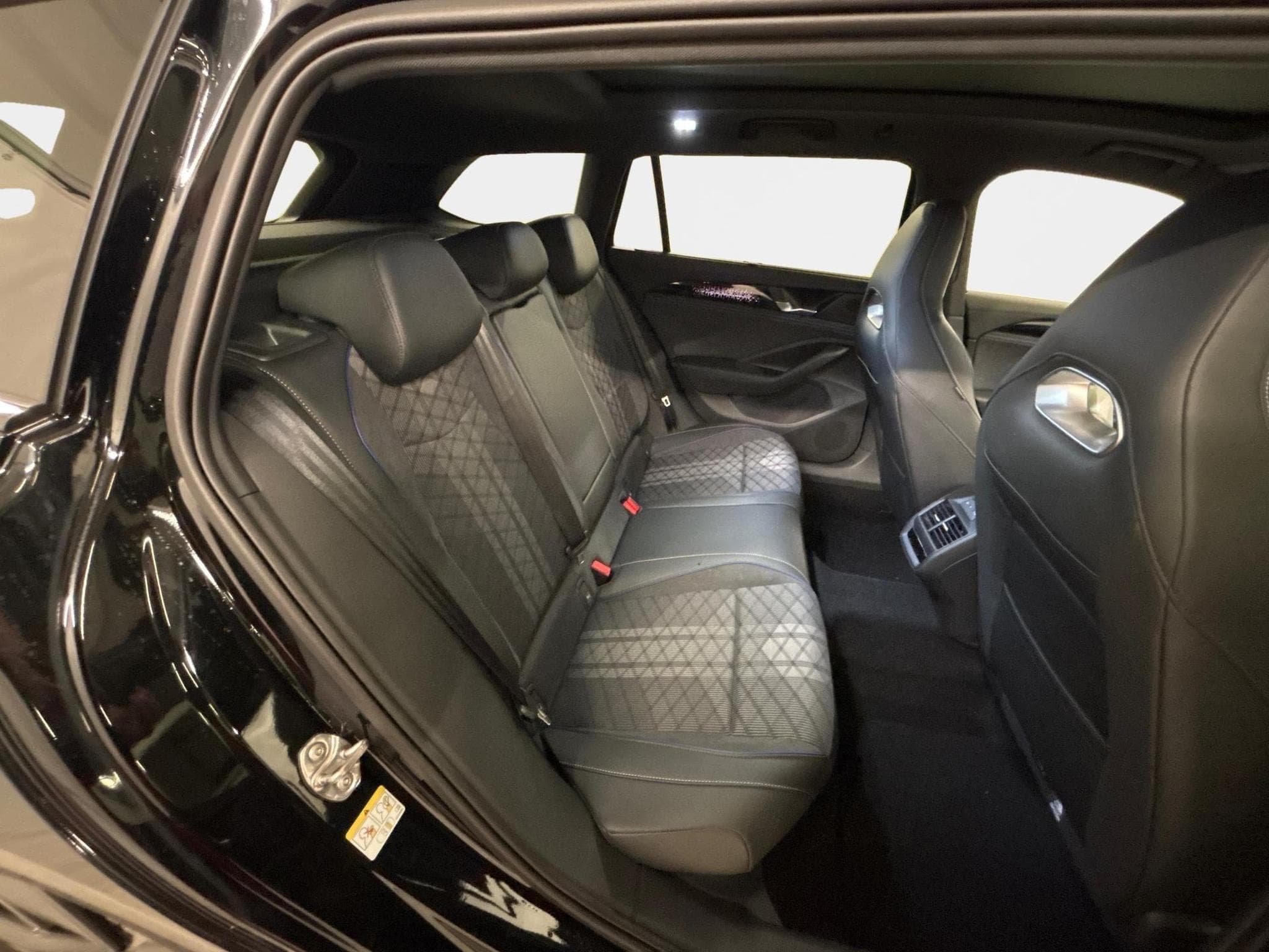 VW Passat Variant R-Line (2026) - Foto 21