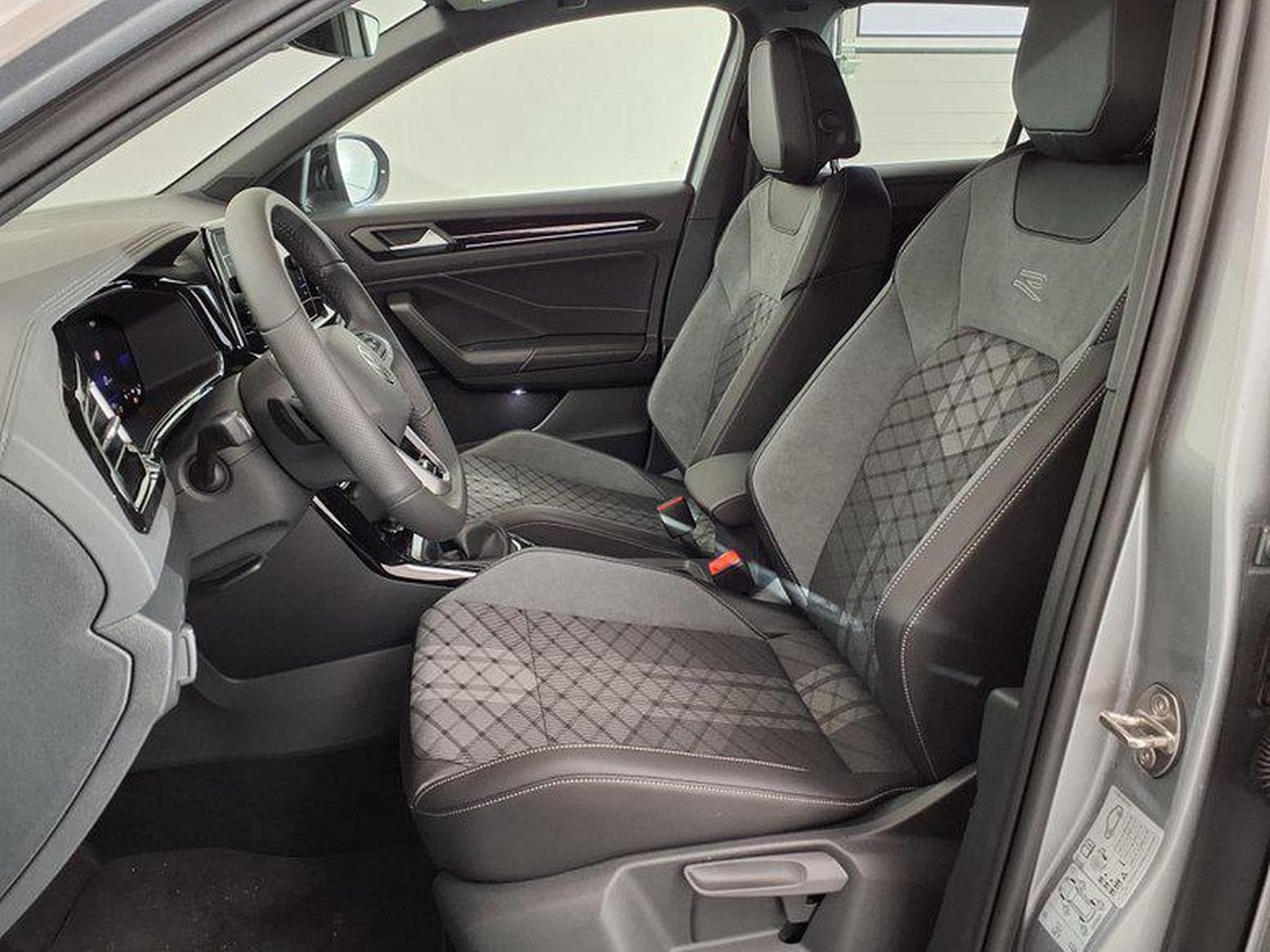 VW T-Roc R-Line 1.5 TSI 7-Gang-DSG (2026) - Foto 9