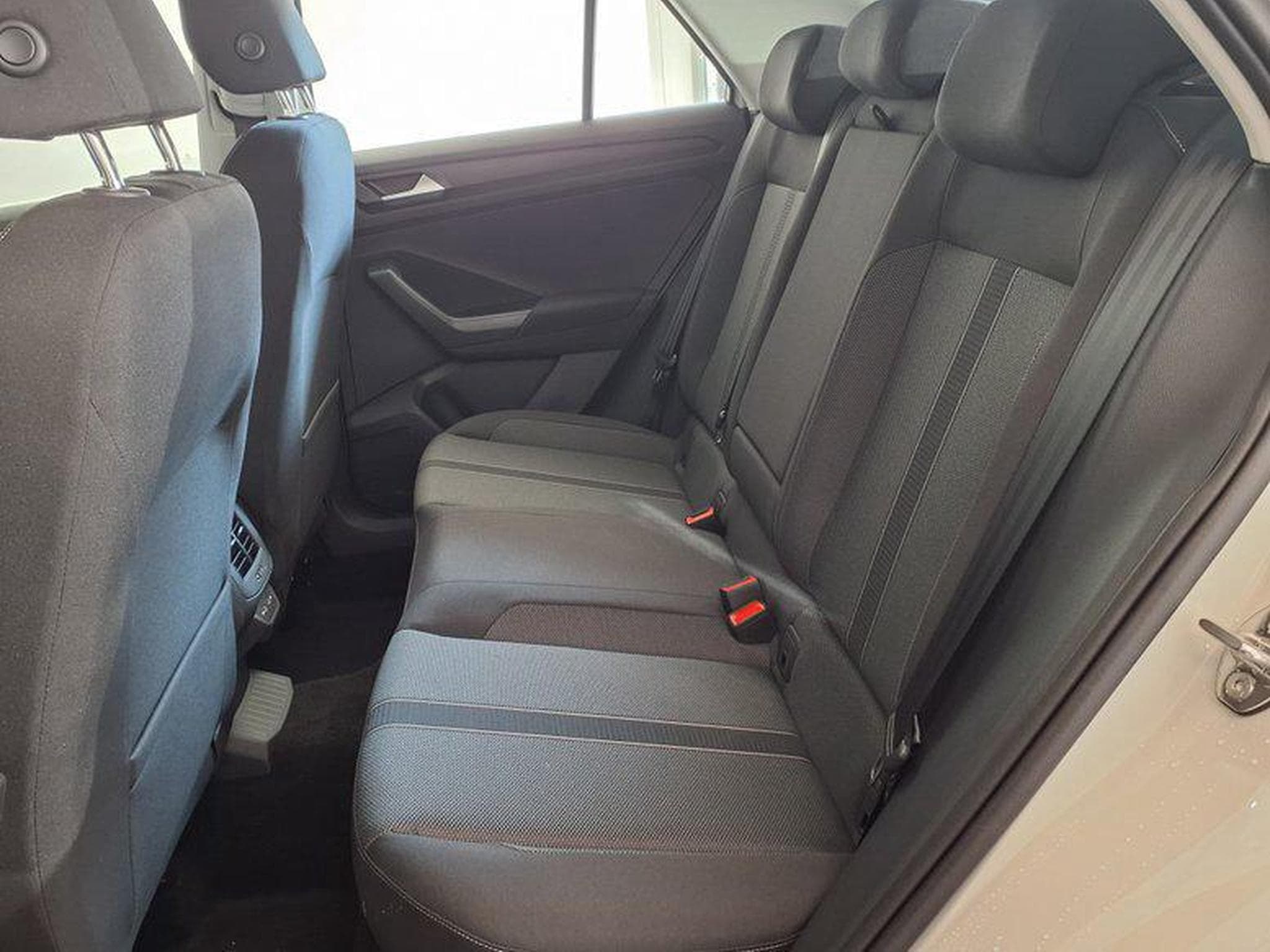 VW T-Roc Life 1.0 TSI 6-Gang (2025) - Foto 10