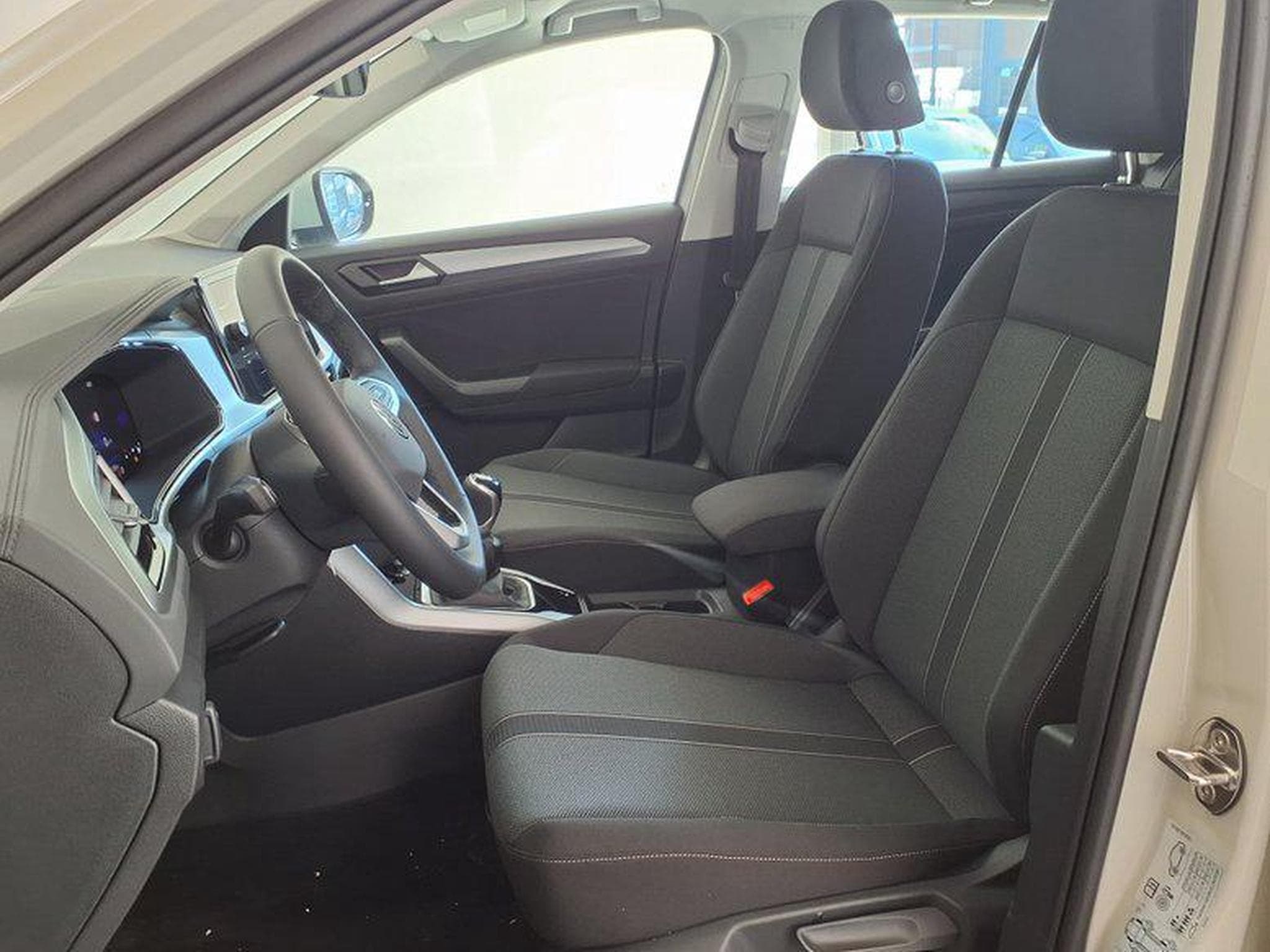 VW T-Roc Life 1.0 TSI 6-Gang (2025) - Foto 9