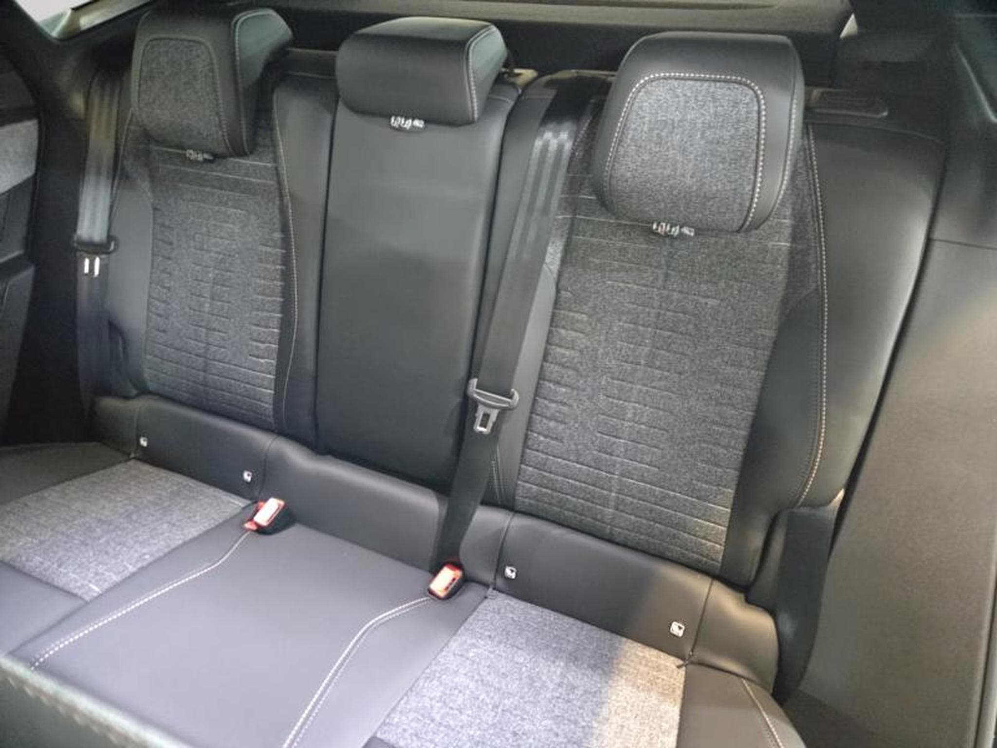 Peugeot 3008 145 e-DCS6 Allure / Hybride (2025) - Foto 11