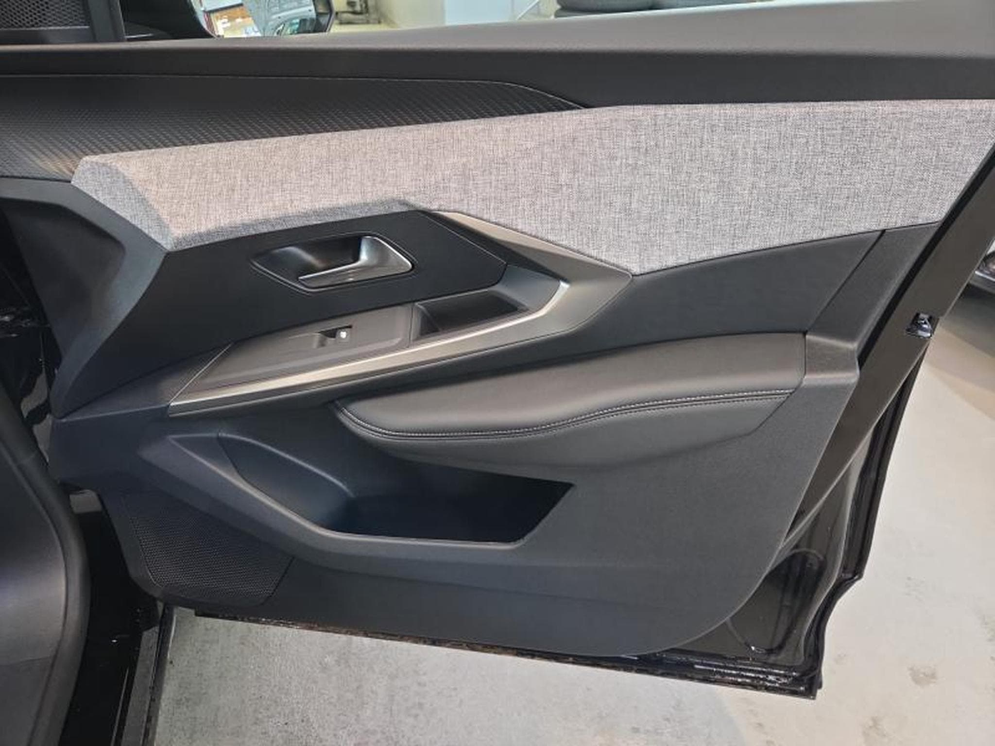 Peugeot 3008 145 e-DCS6 Allure / Hybride (2025) - Foto 20