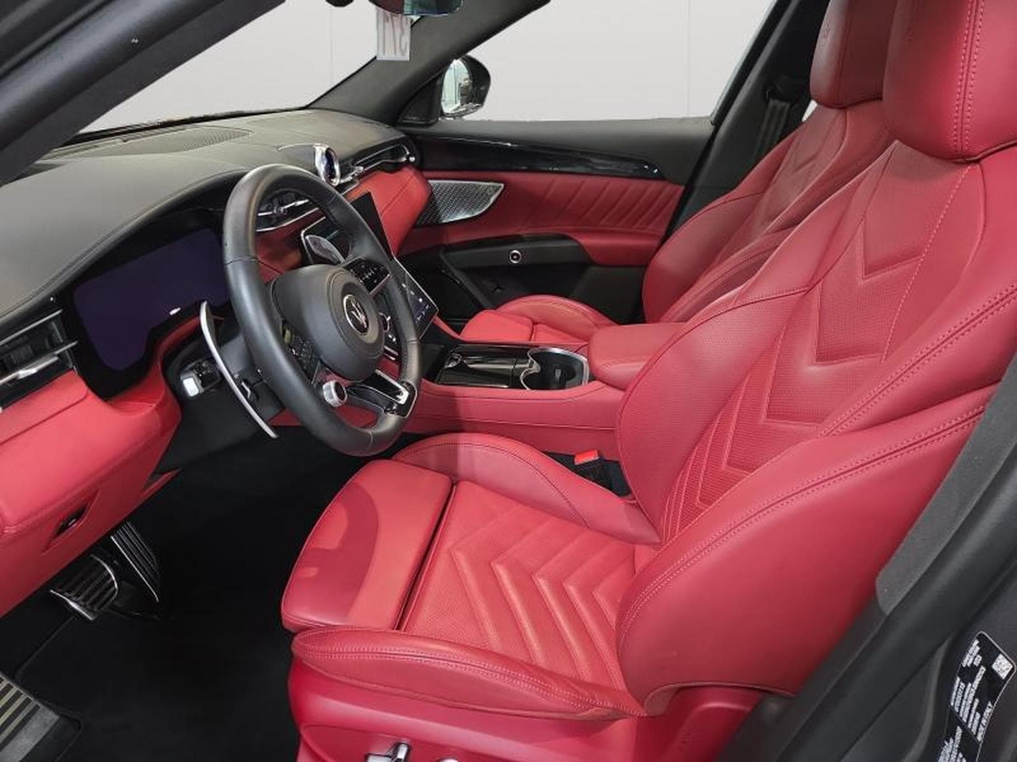 Maserati Grecale Modena / Essence (2023) - Photo 12