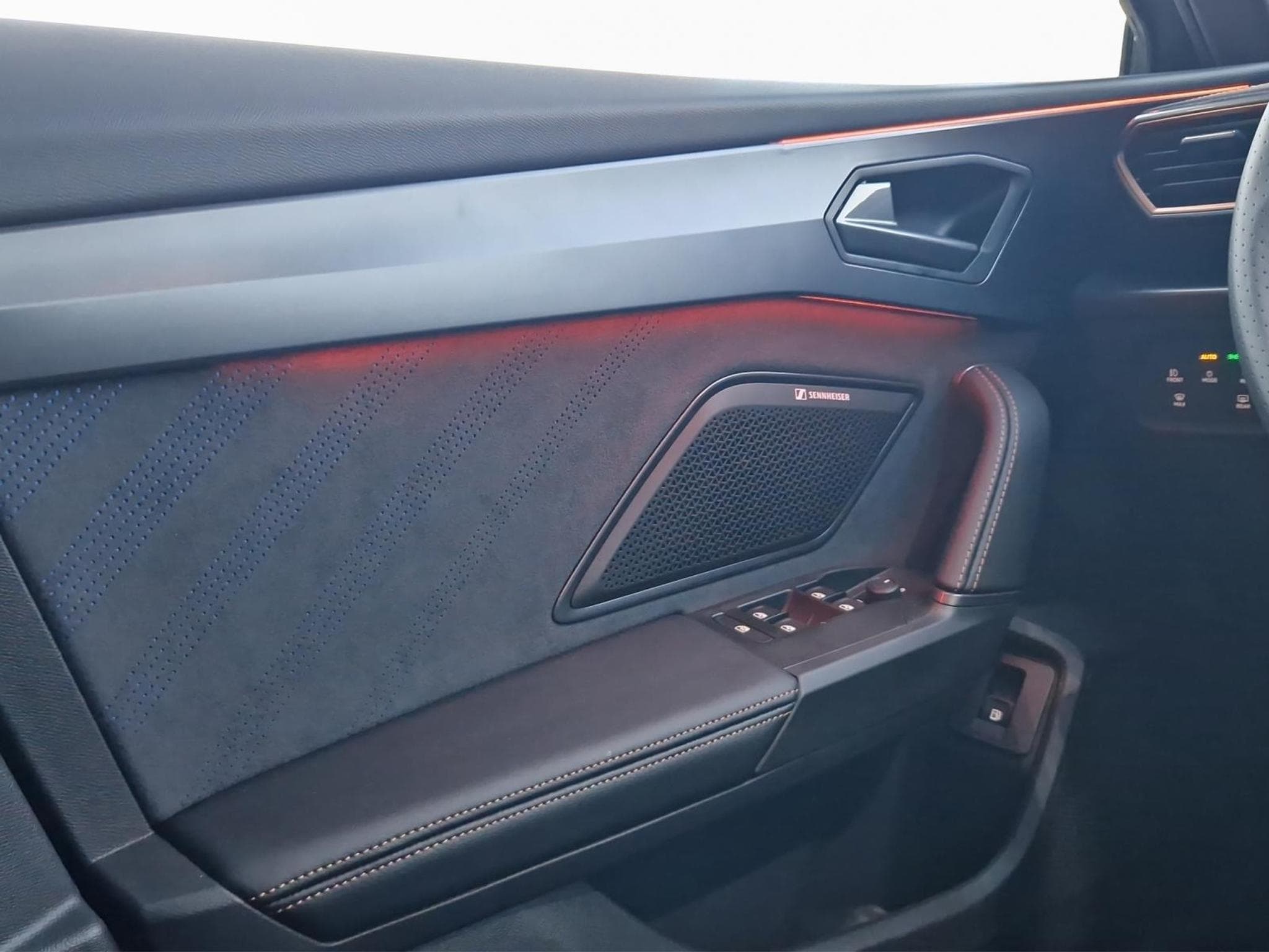 Cupra Leon VZ e-Hybrid (2025) - Photo 14